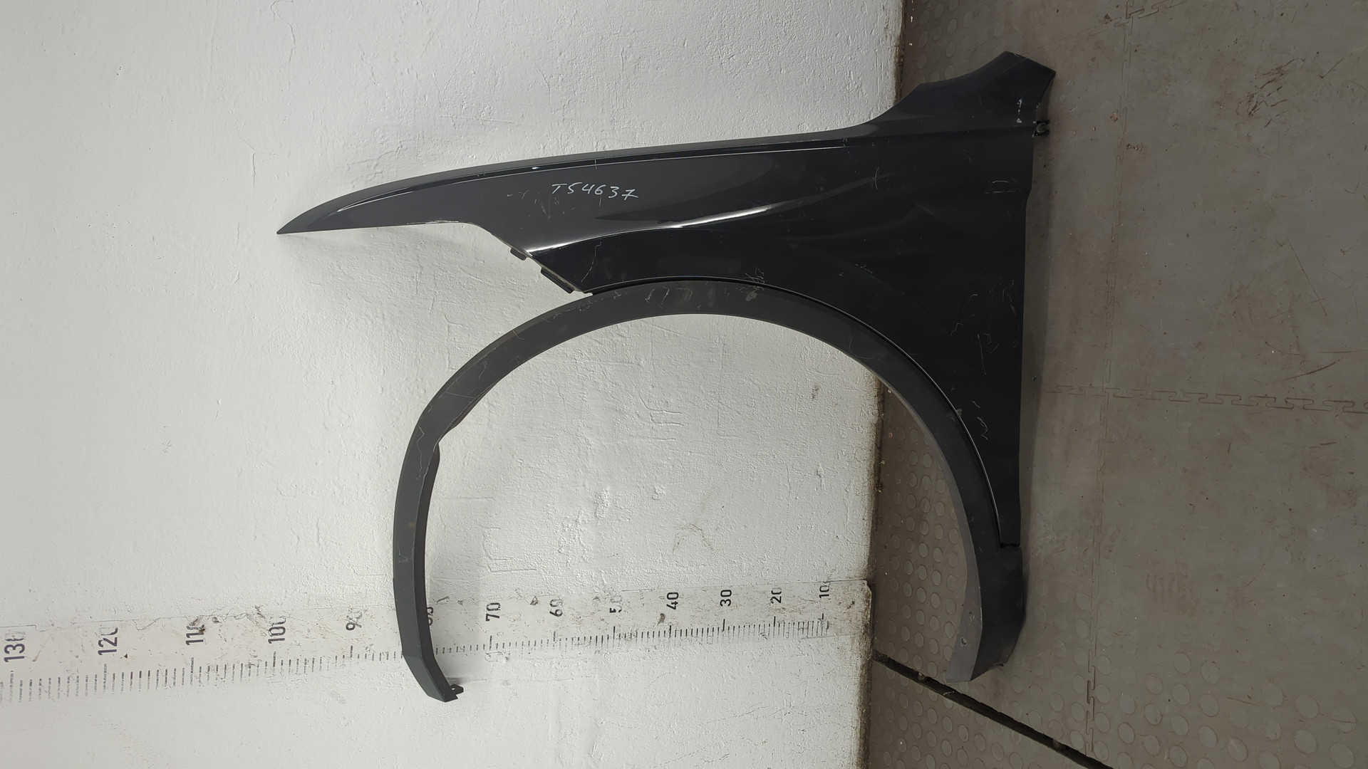 Крыло переднее левое