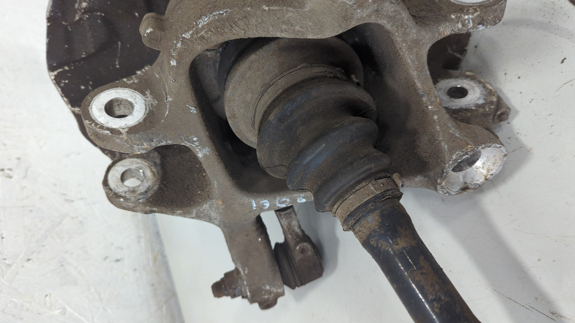 Кулак поворотный задний правый