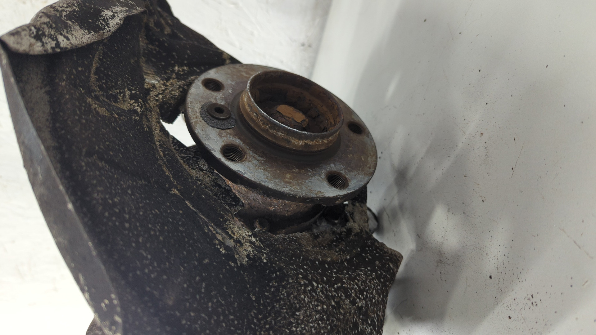 Кулак поворотный задний правый