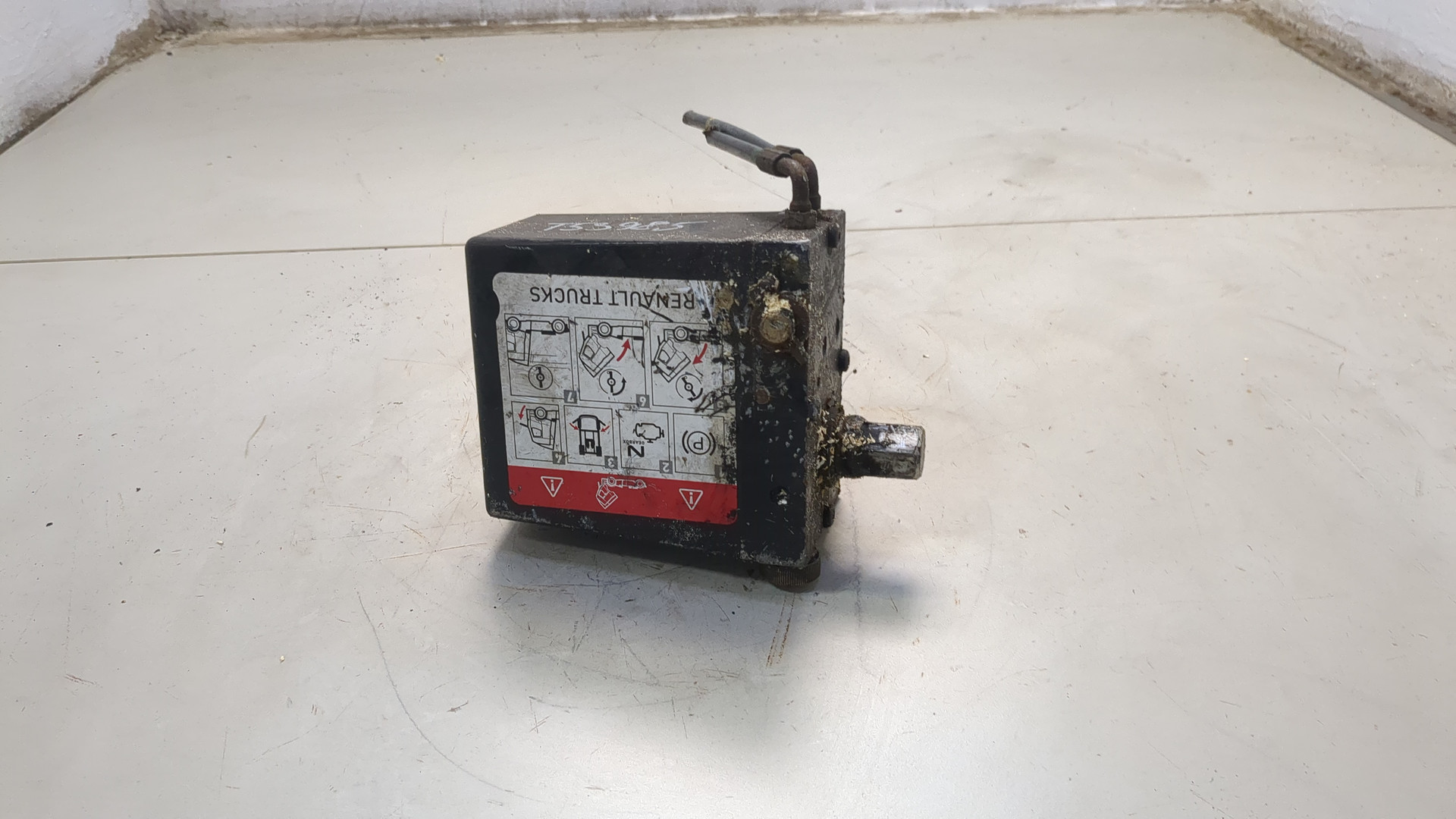 Насос подъема кабины