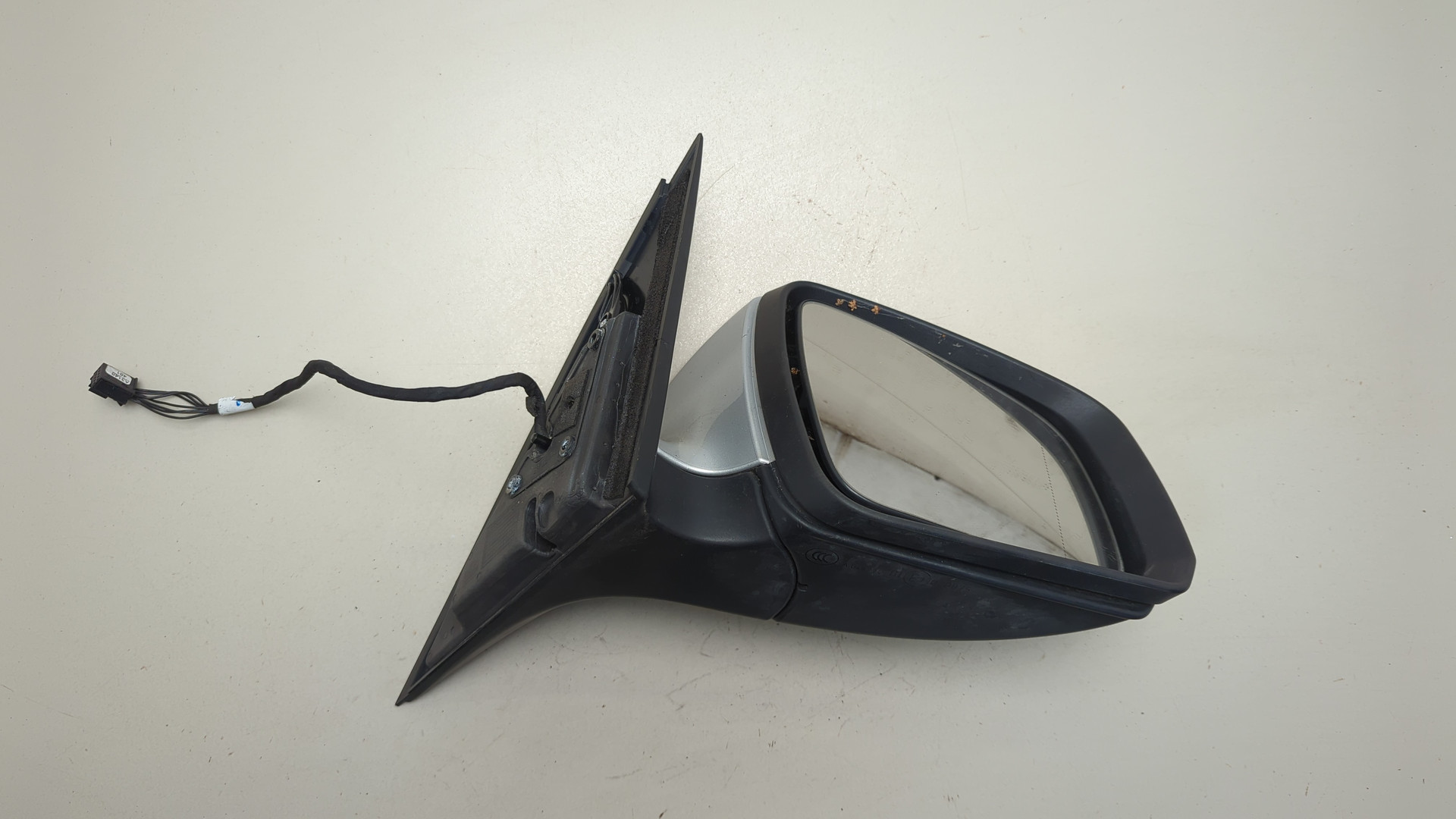 Зеркало правое электрическое