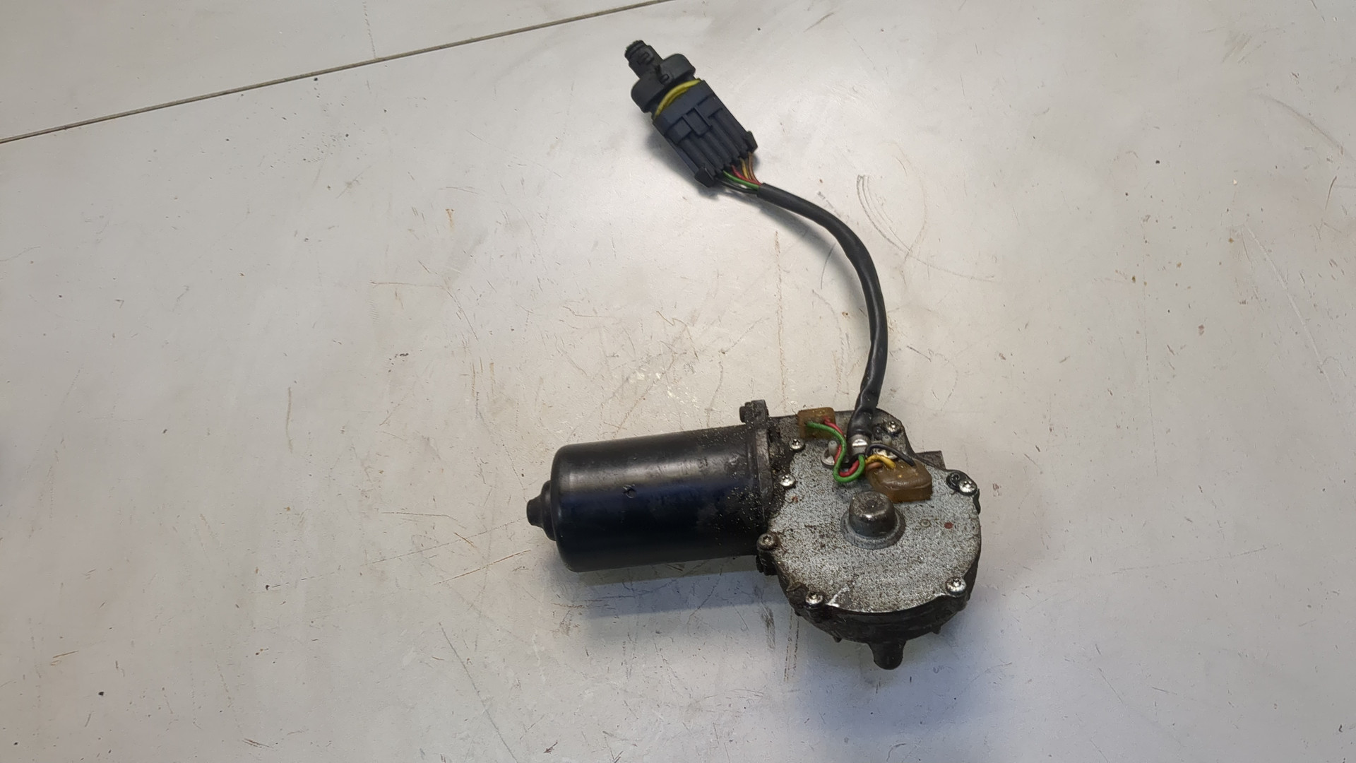 Моторчик стеклоочистителя передний