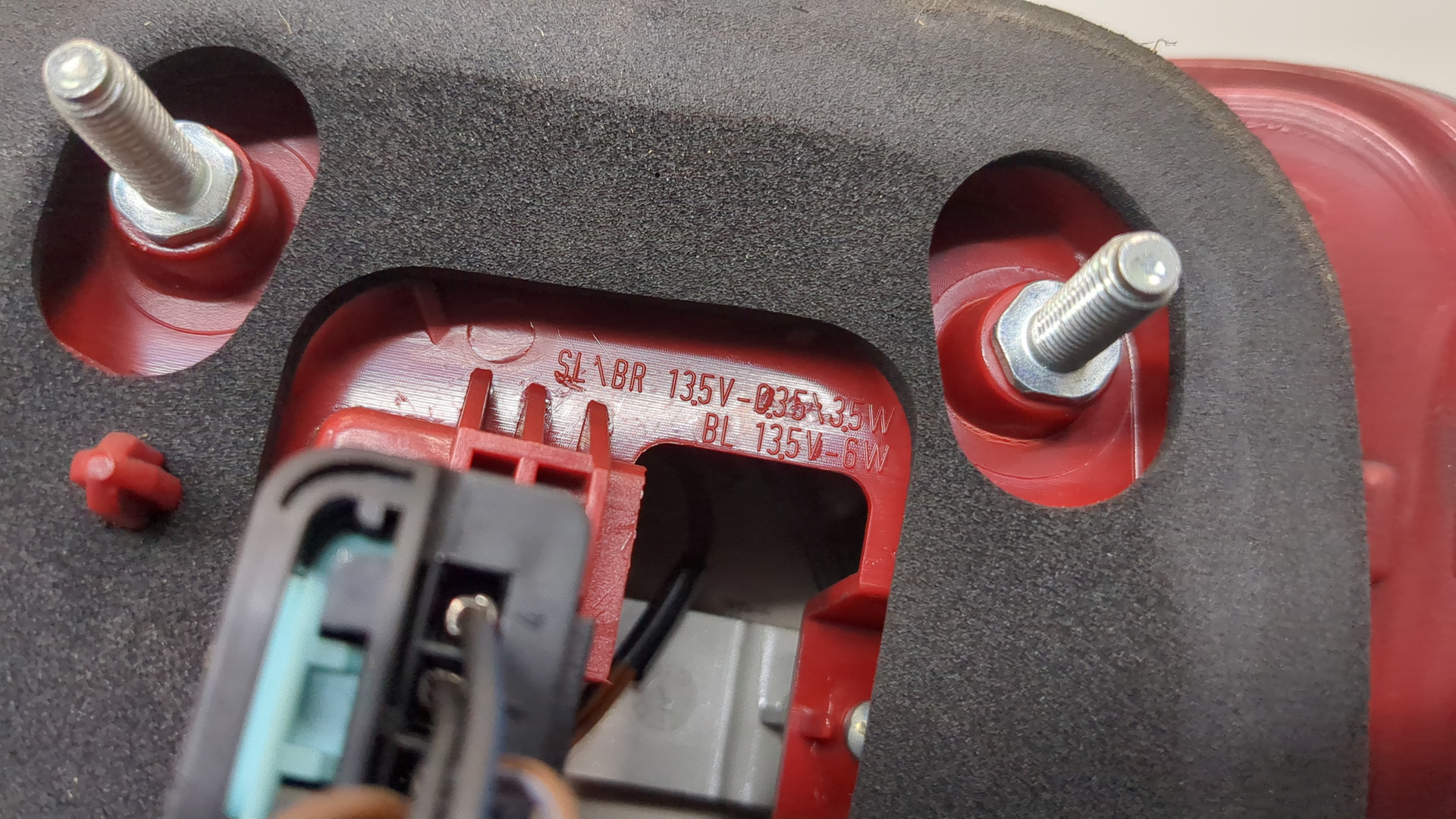 Фонарь задний левый