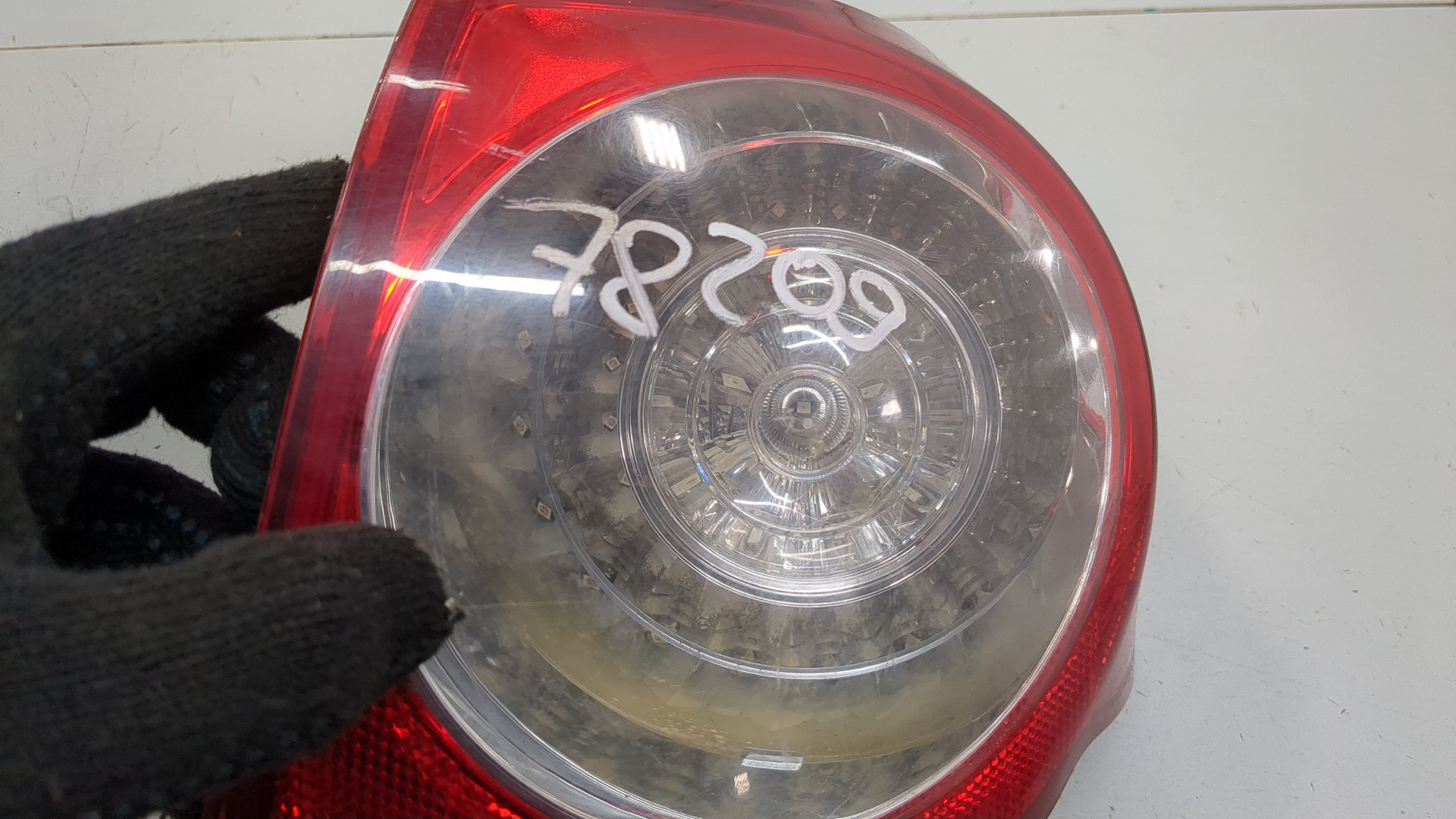 Фонарь задний правый