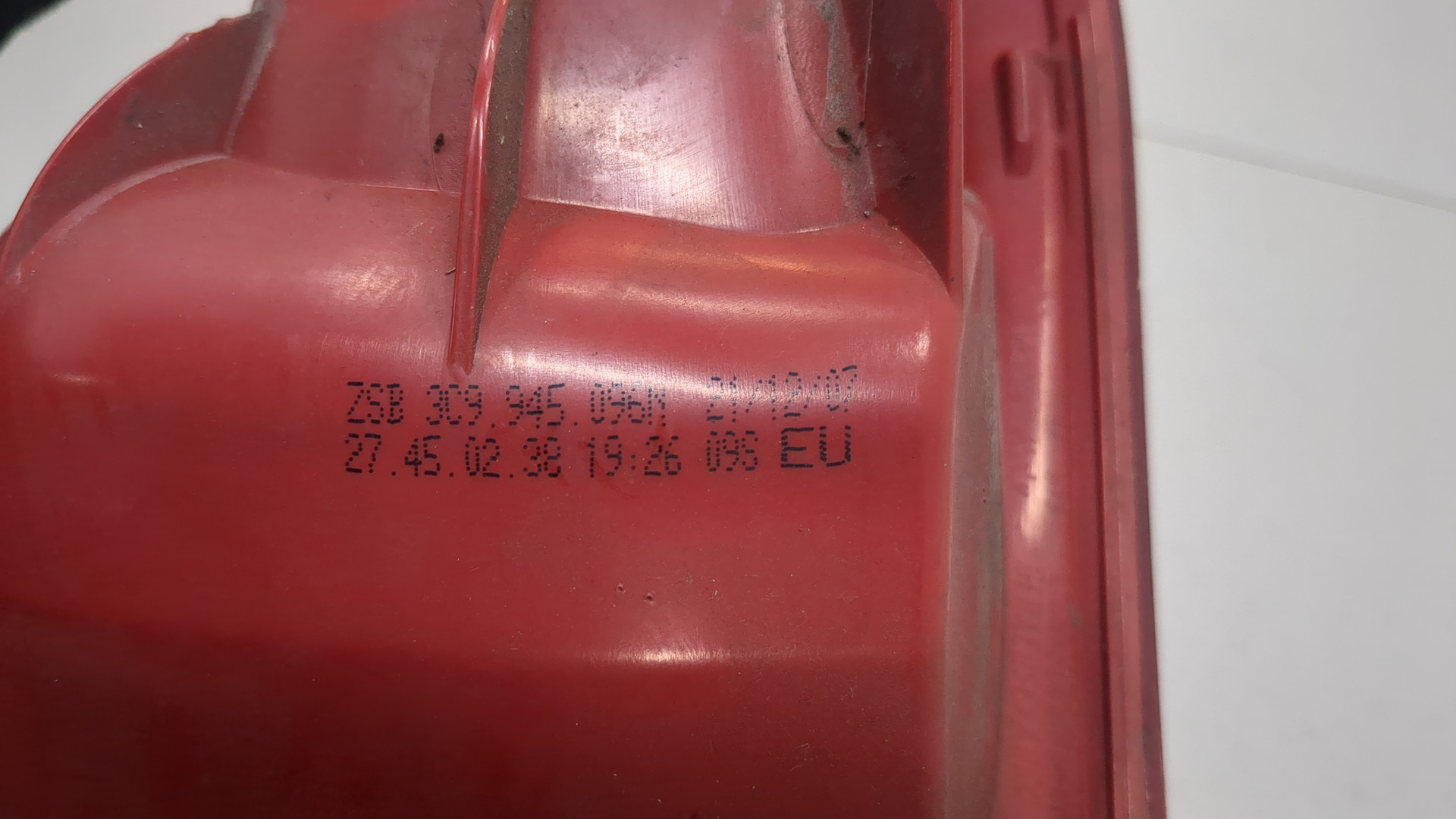 Фонарь задний правый