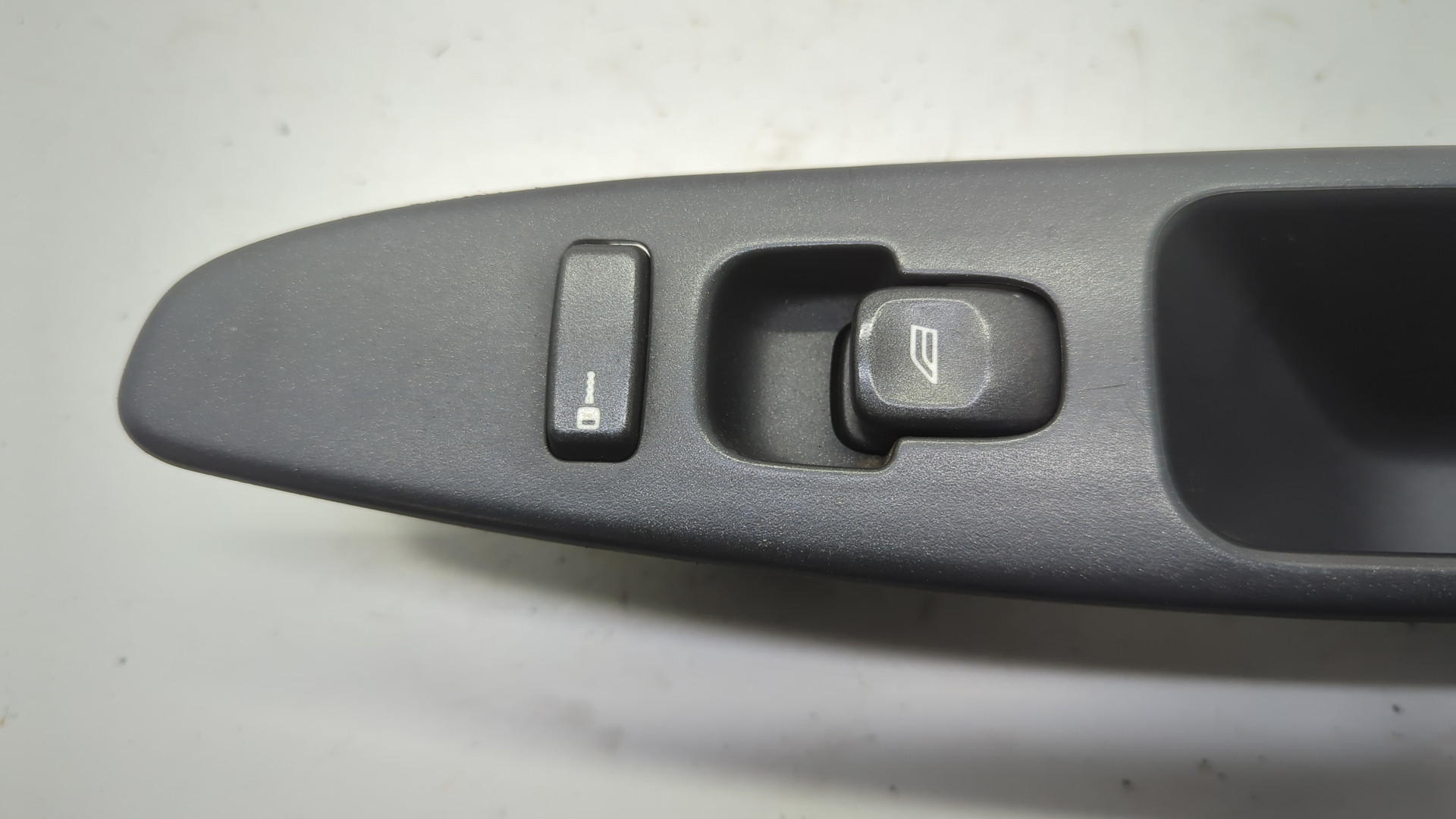 Кнопка стеклоподъемника