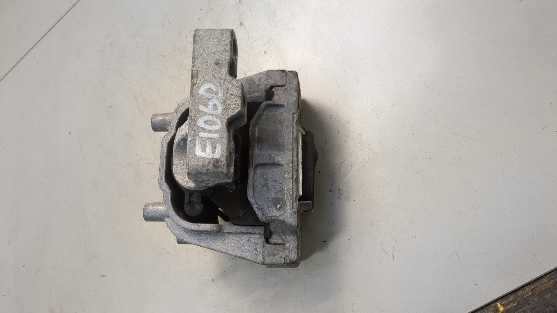 Опора двигателя правая