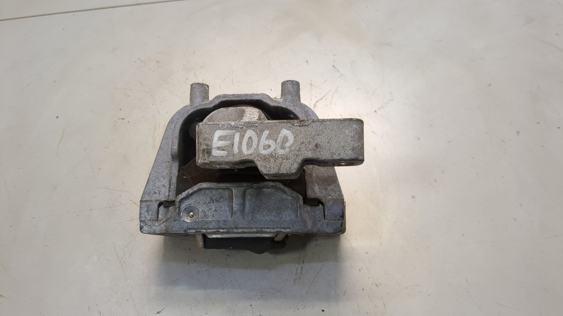 Опора двигателя правая