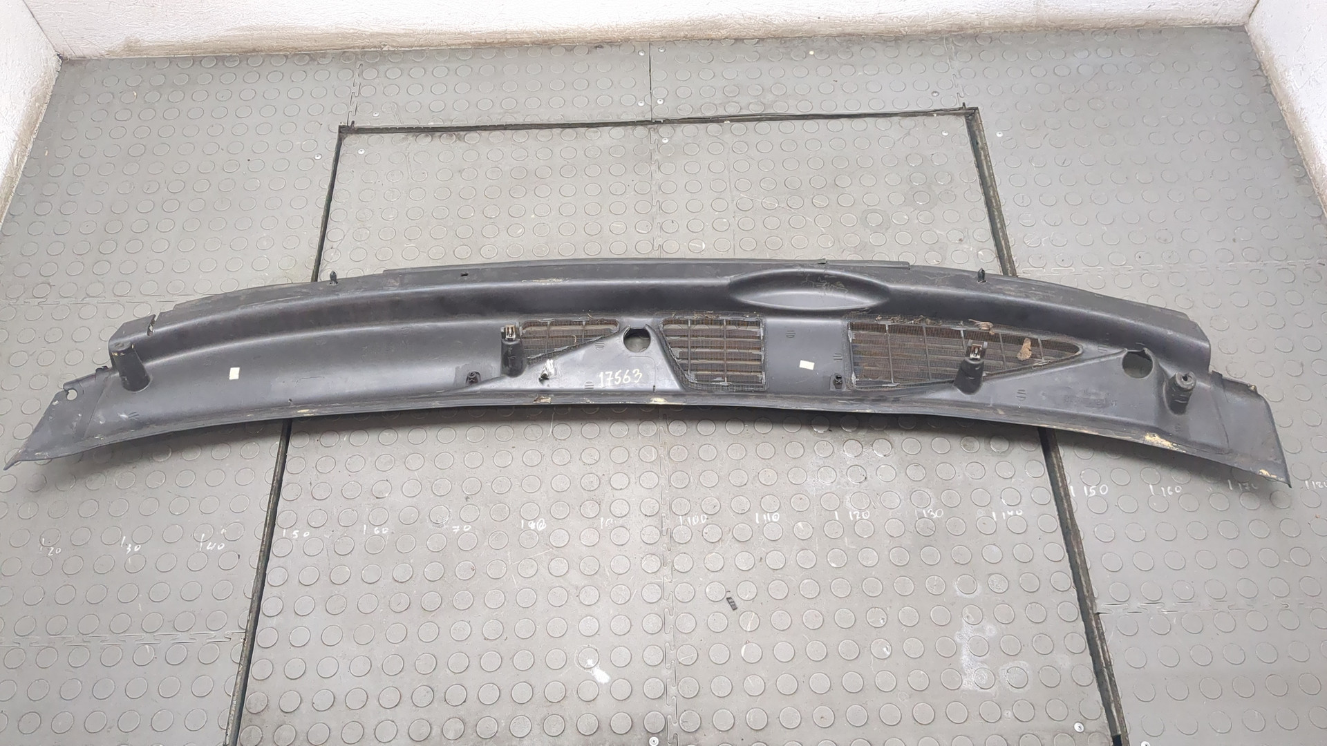 Решетка стеклоочистителей (Жабо)