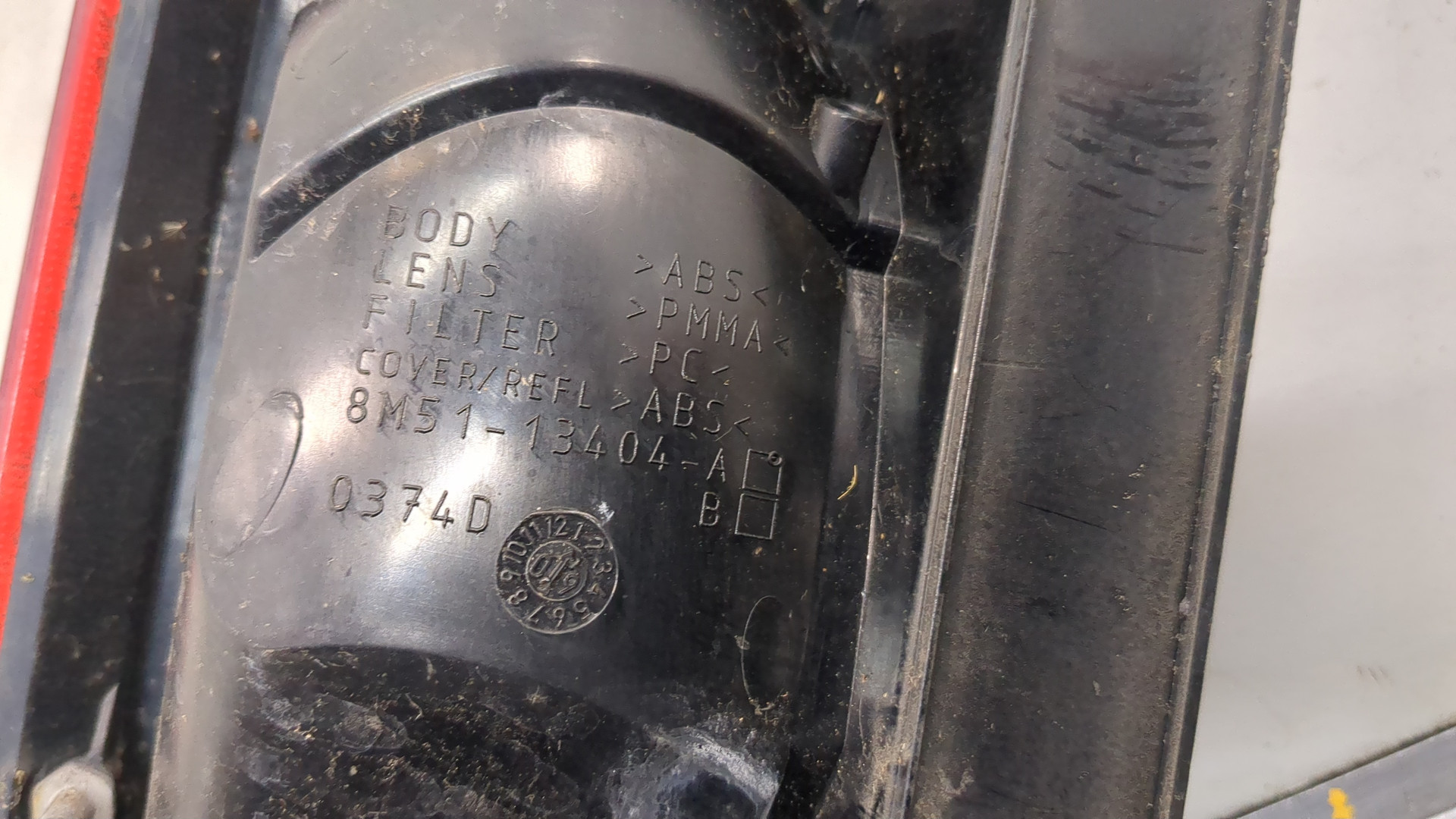 Фонарь задний правый