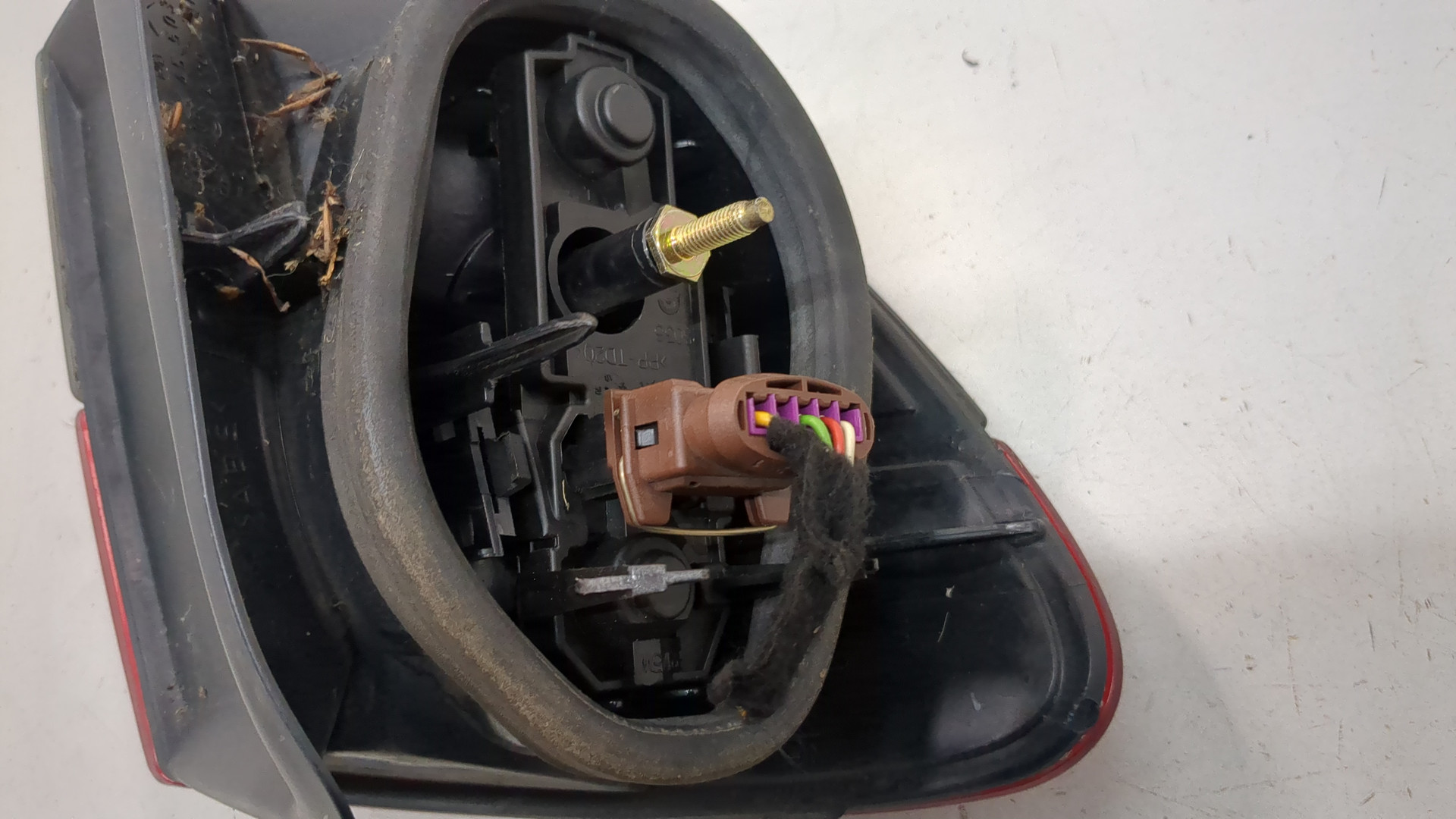 Фонарь задний правый