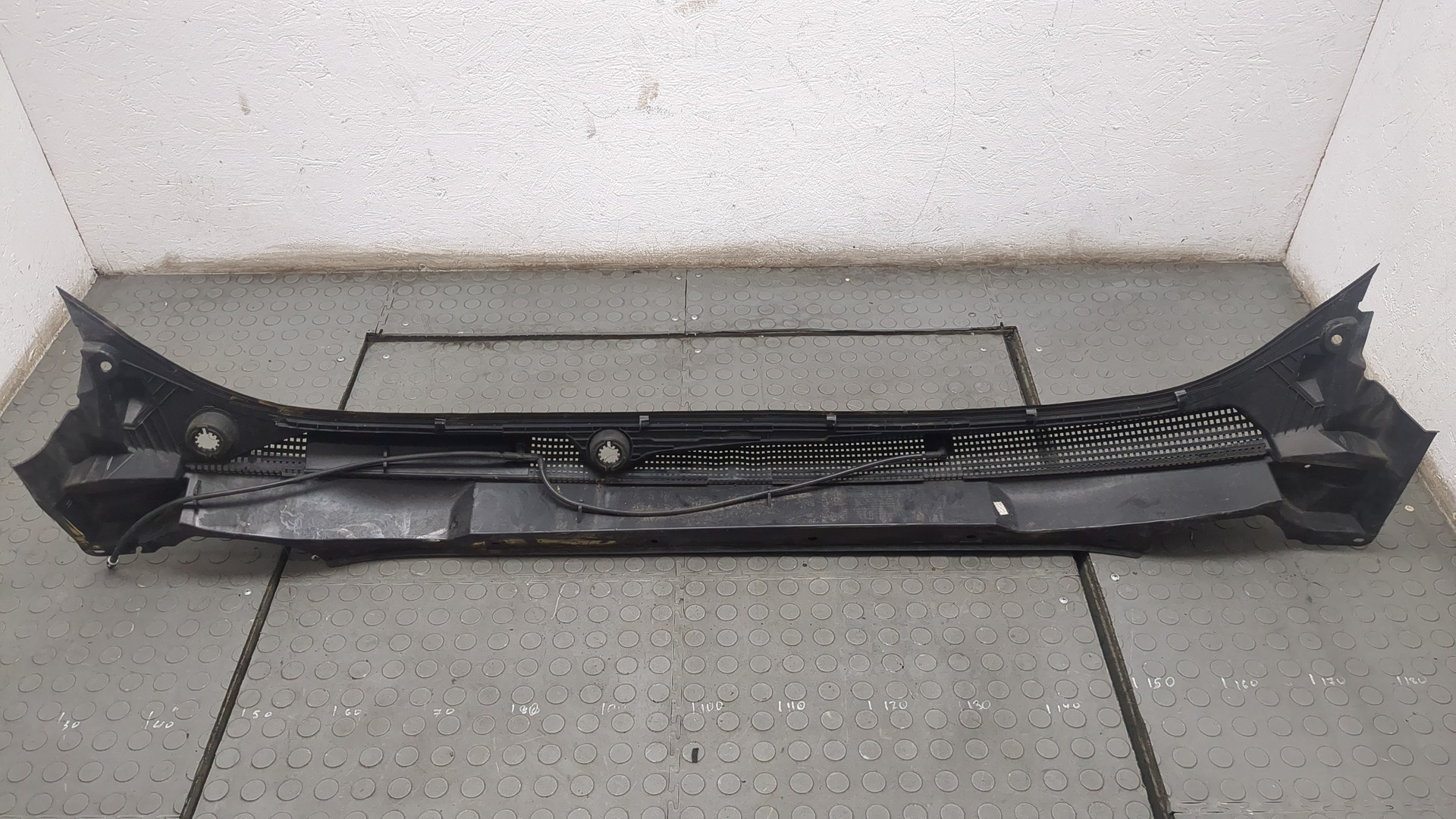 Решетка стеклоочистителей (Жабо)