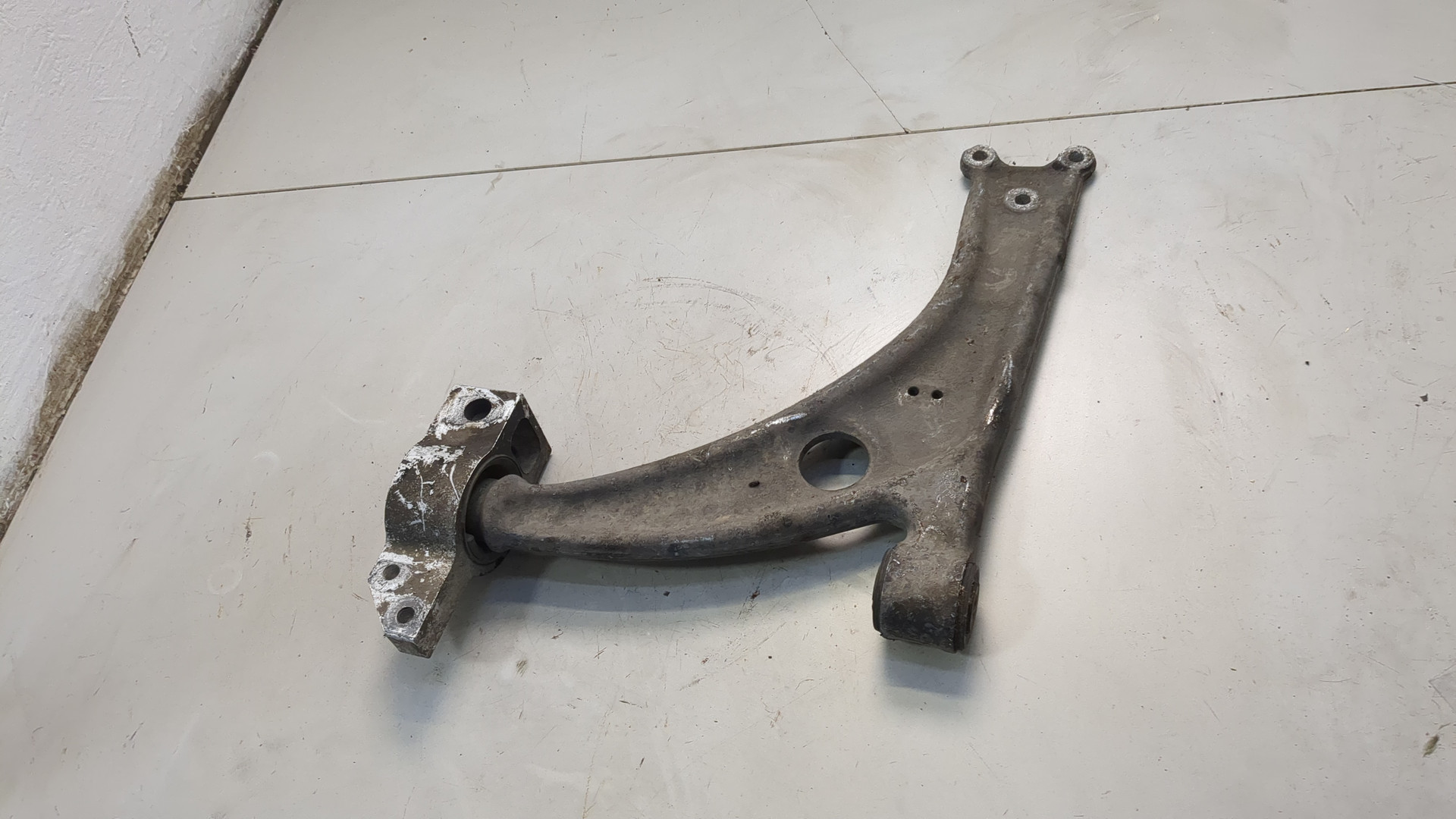 Рычаг передний