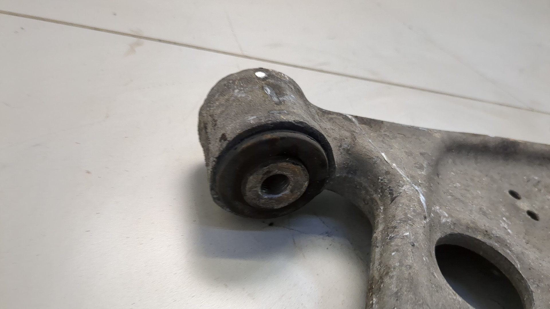 Рычаг передний