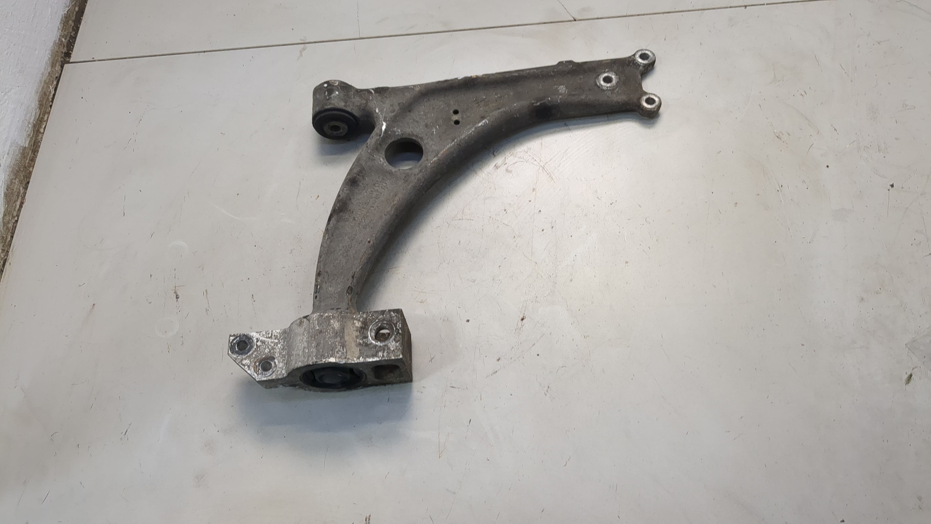 Рычаг передний