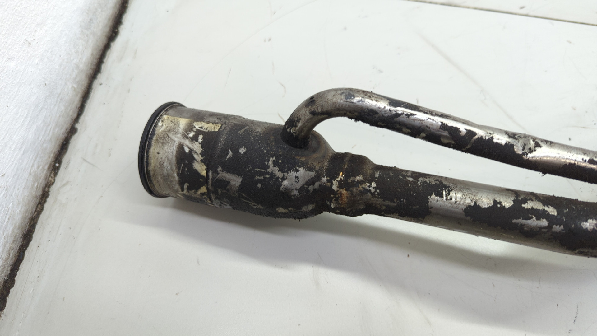 Горловина топливного бака