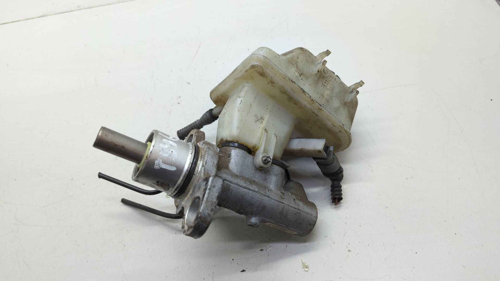 Цилиндр тормозной главный