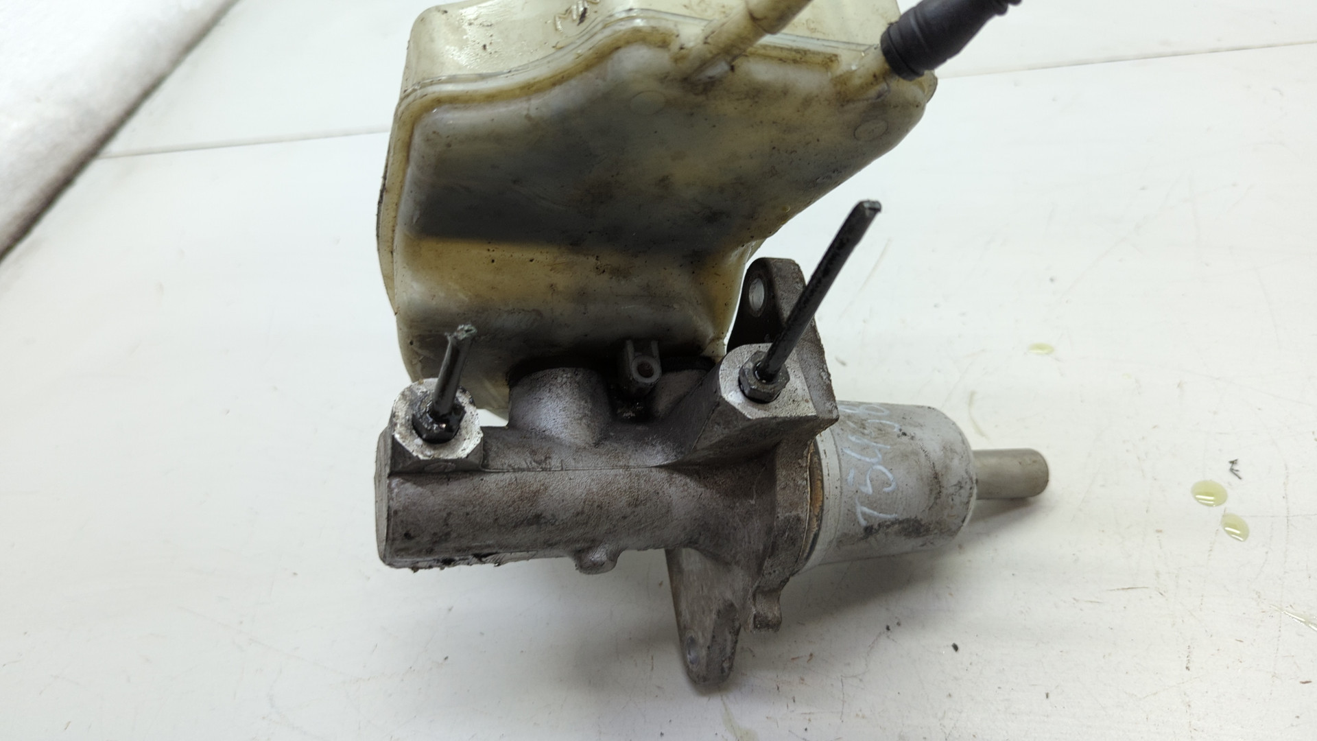 Цилиндр тормозной главный