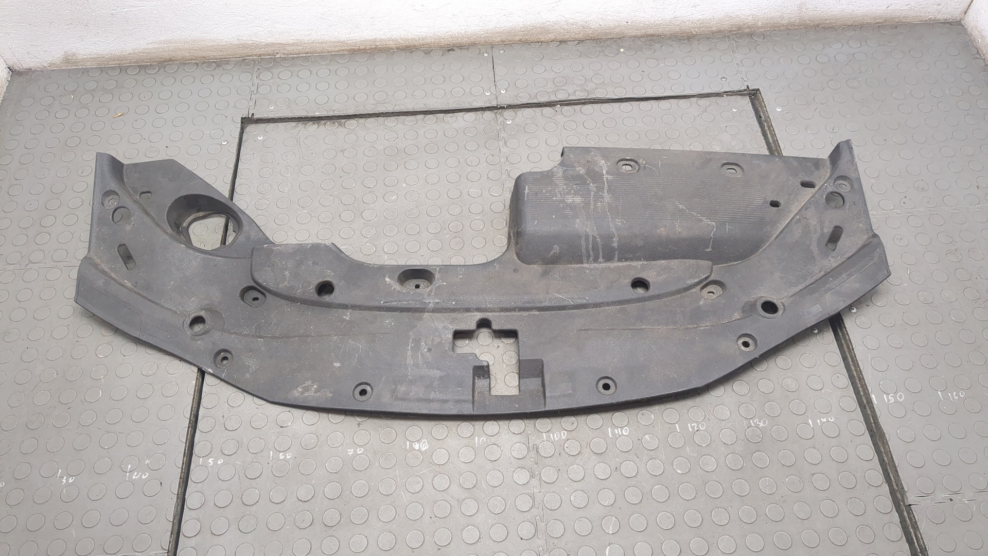 Кожух замка капота