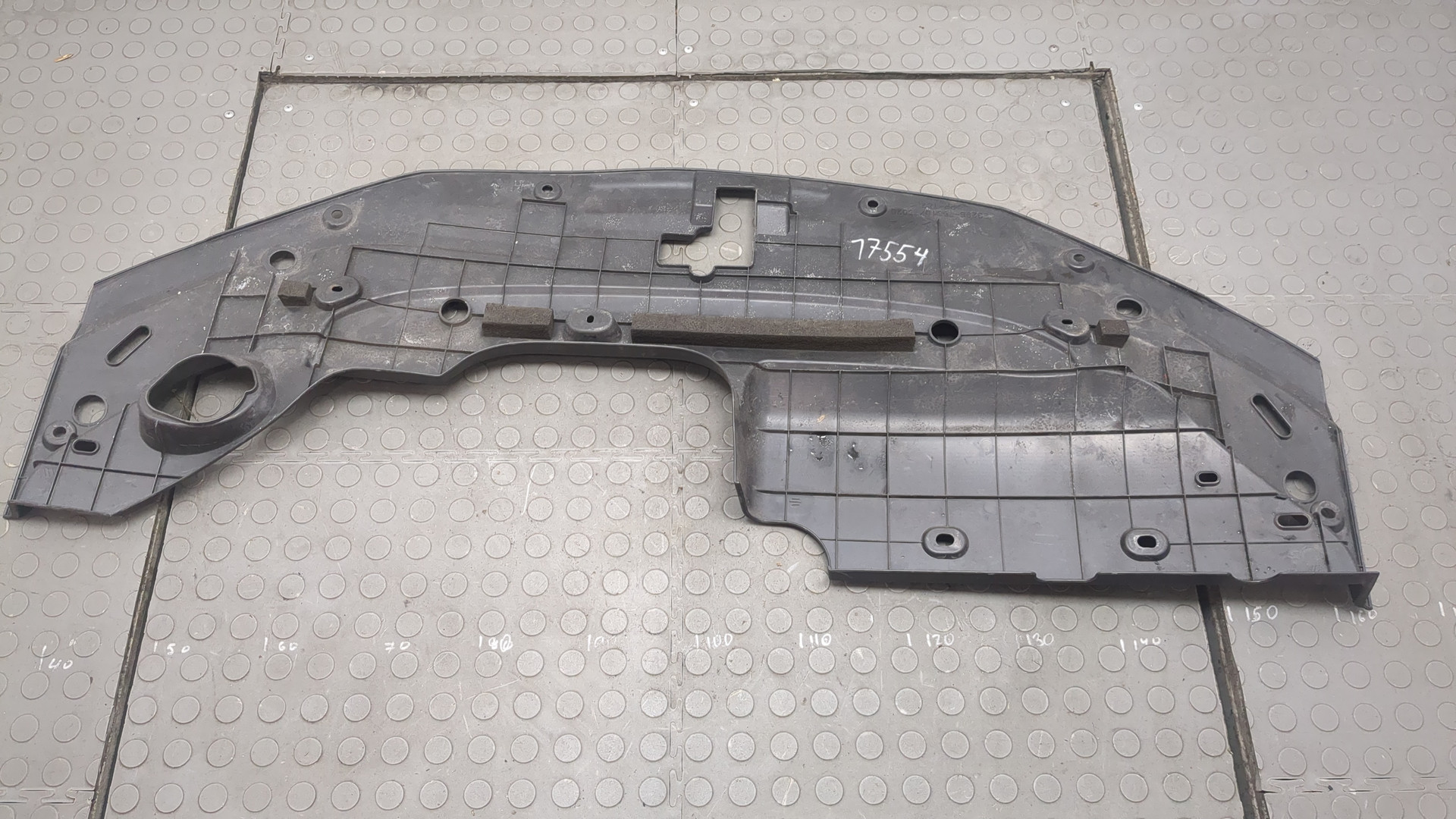 Кожух замка капота