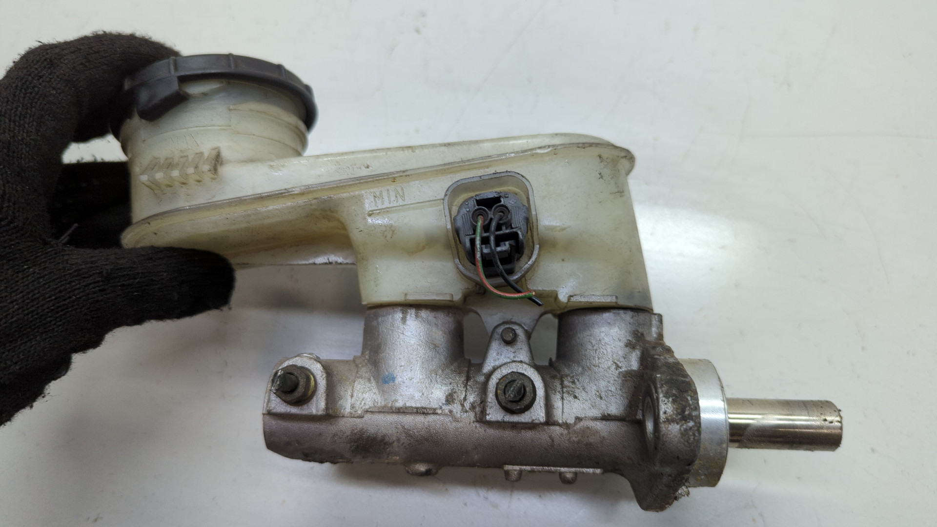 Цилиндр тормозной главный