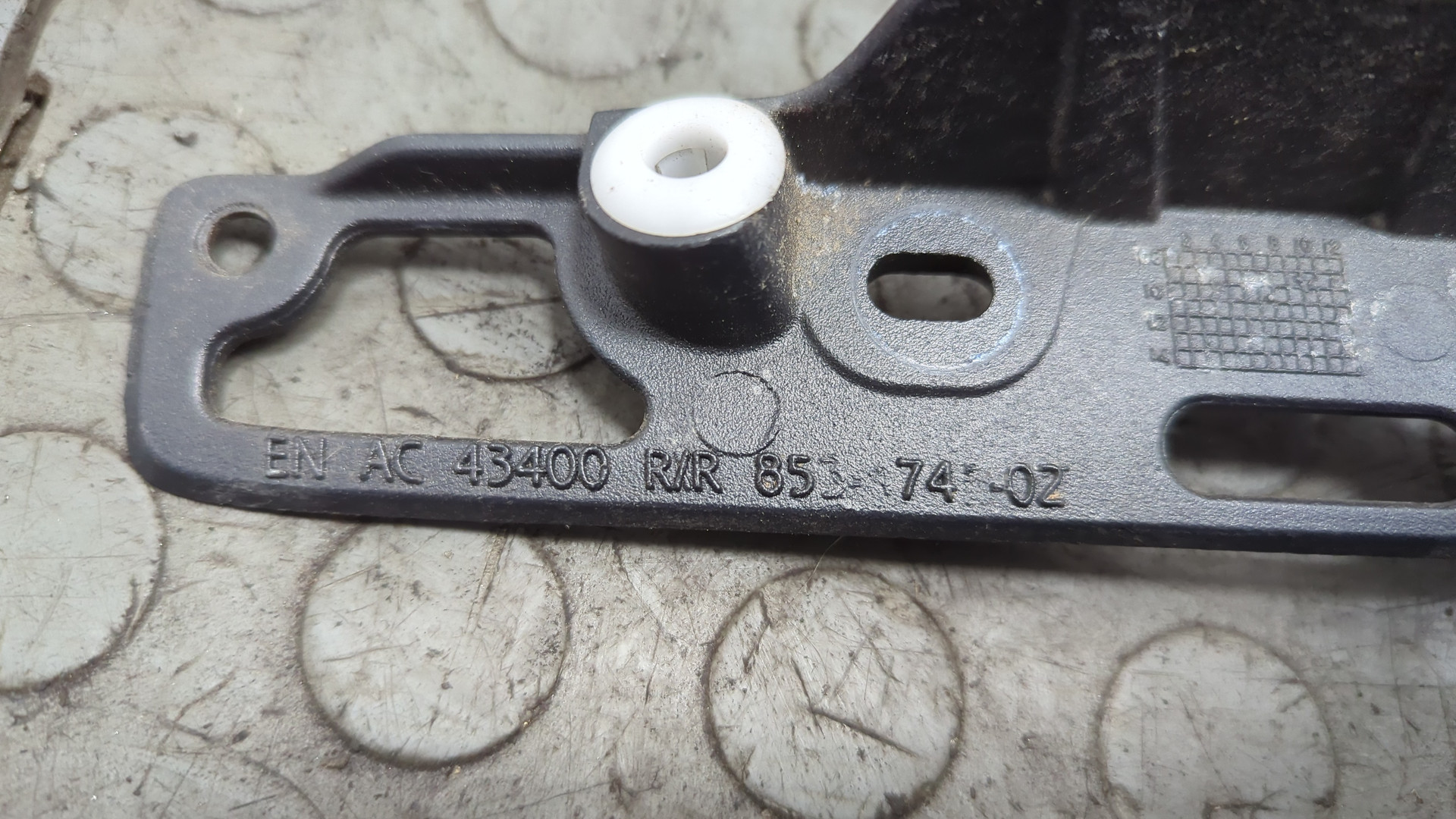 Рейлинг (релинг) правый (планка на крышу)