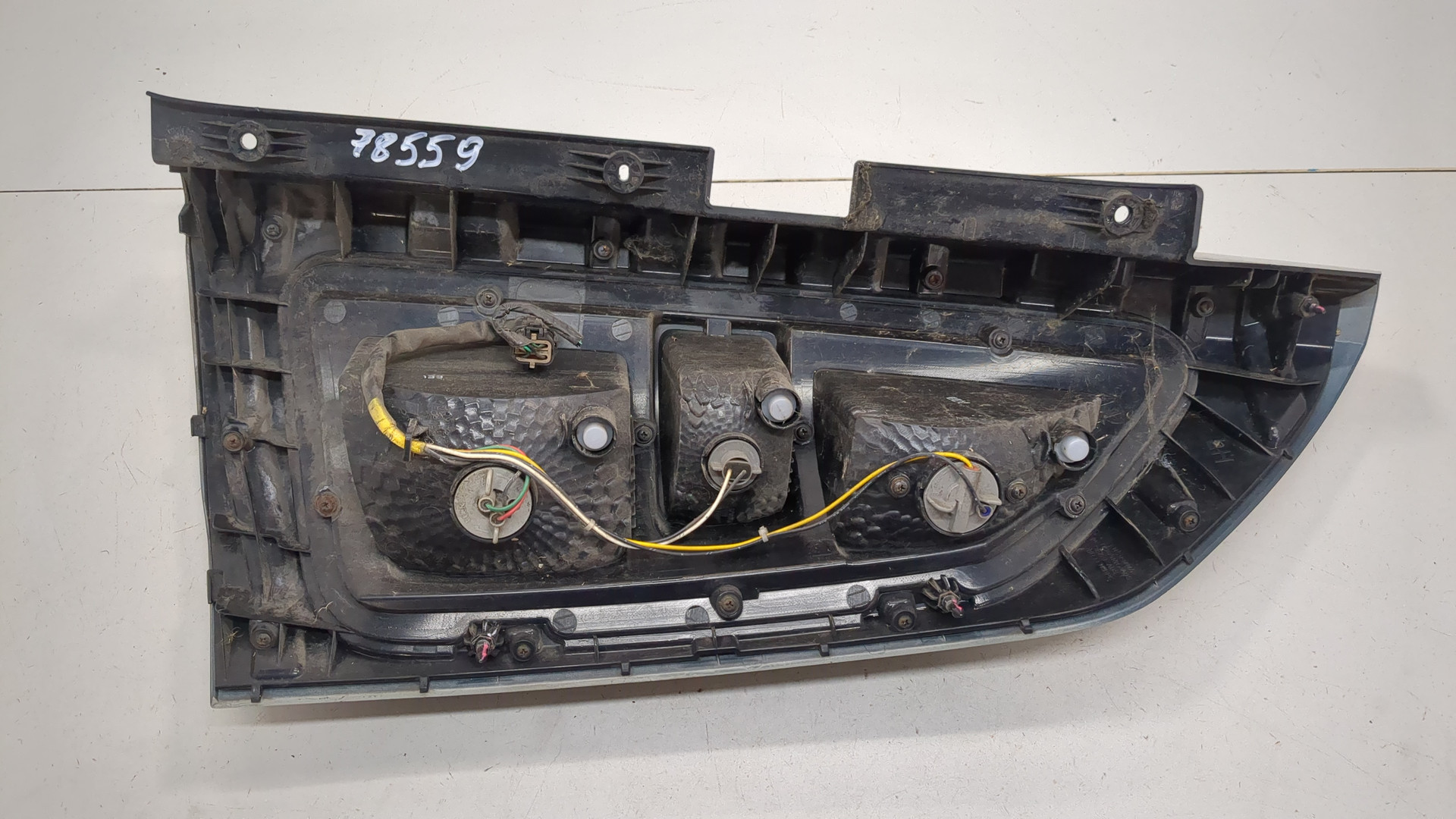 Фонарь задний левый