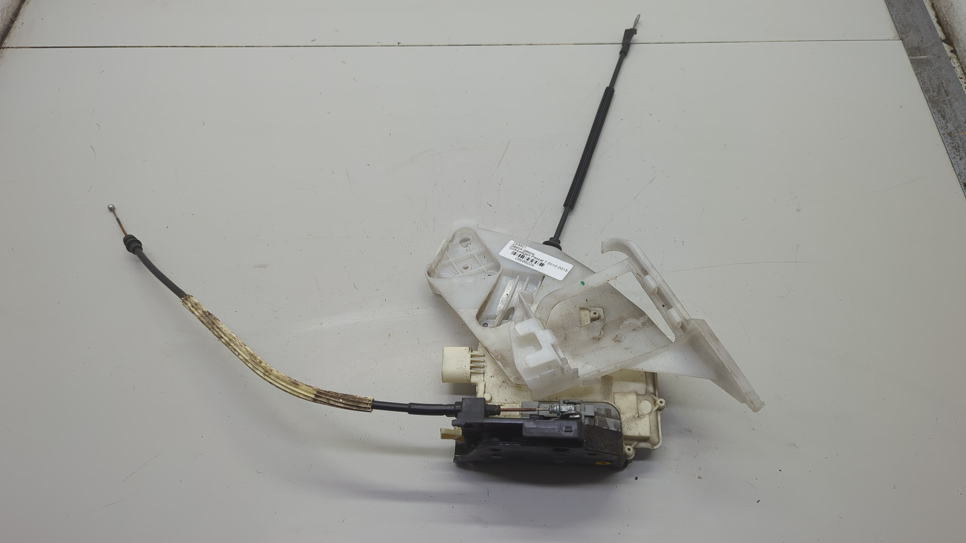 Замок двери задней левой