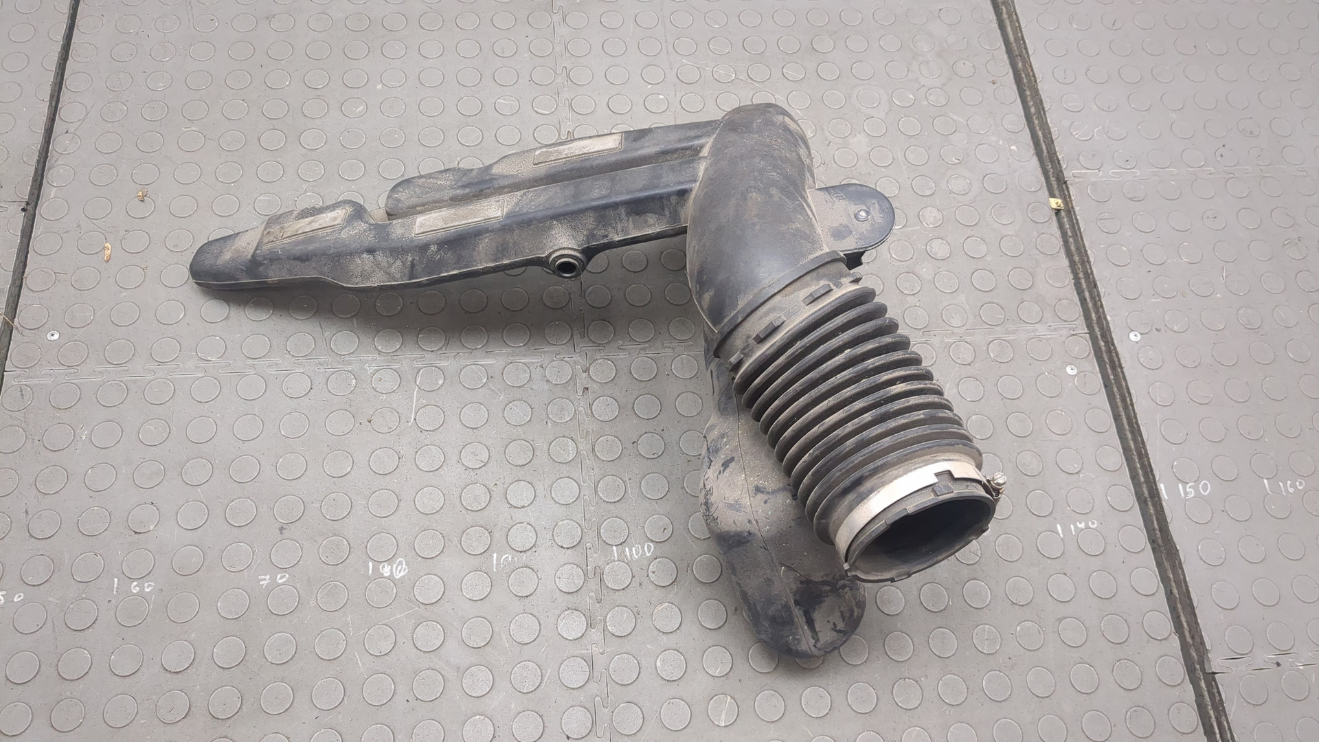 Резонатор воздушного фильтра