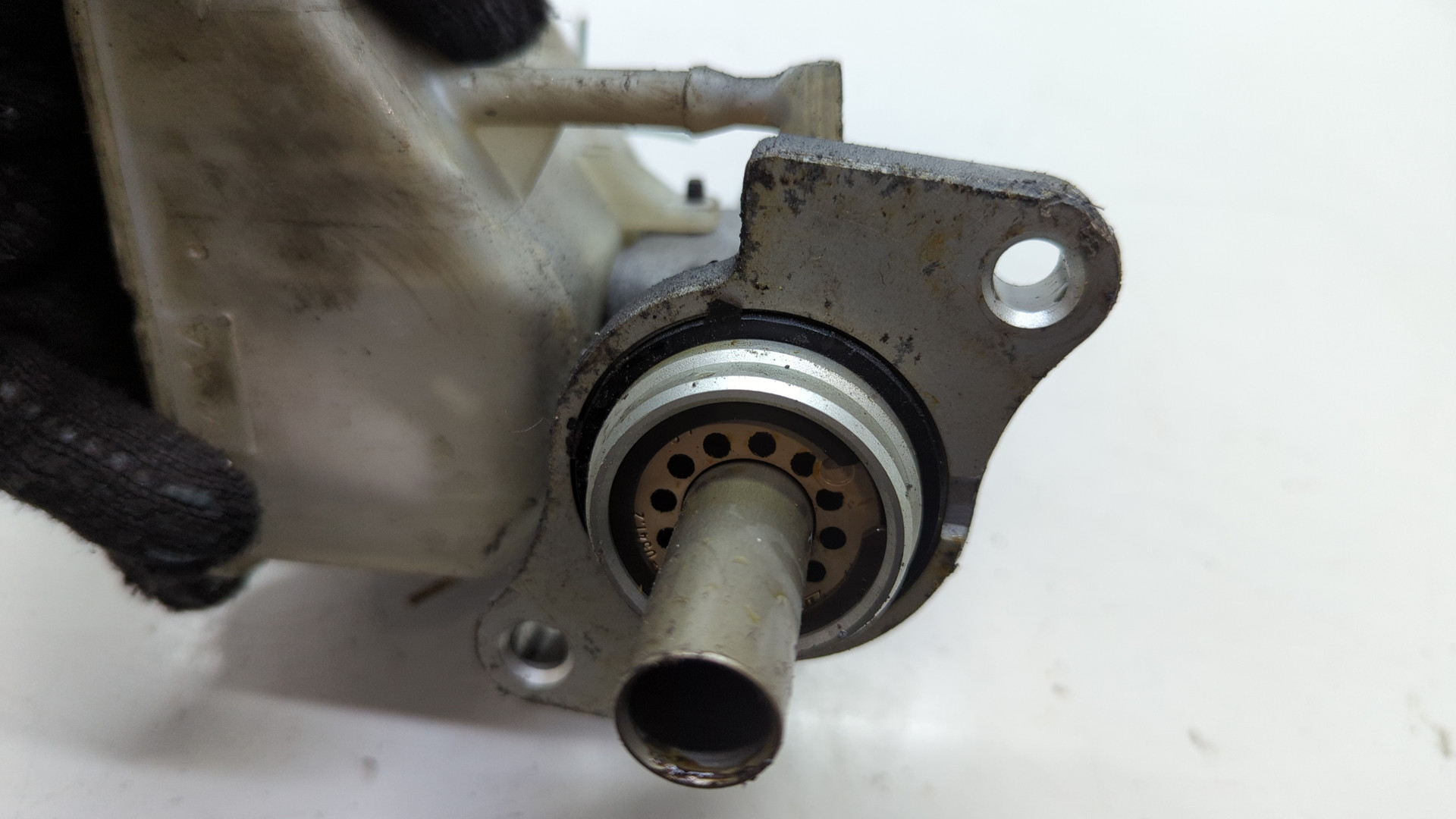 Цилиндр тормозной главный