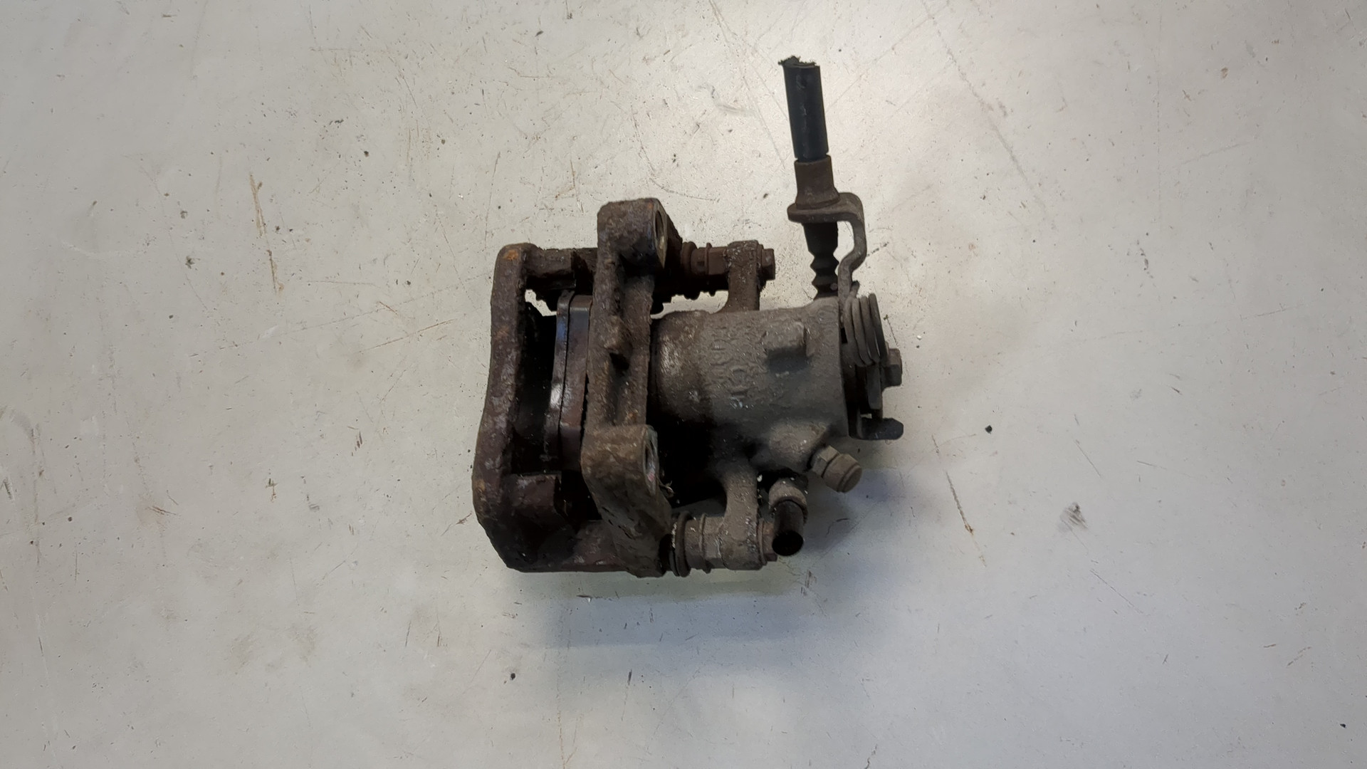 Суппорт задний левый