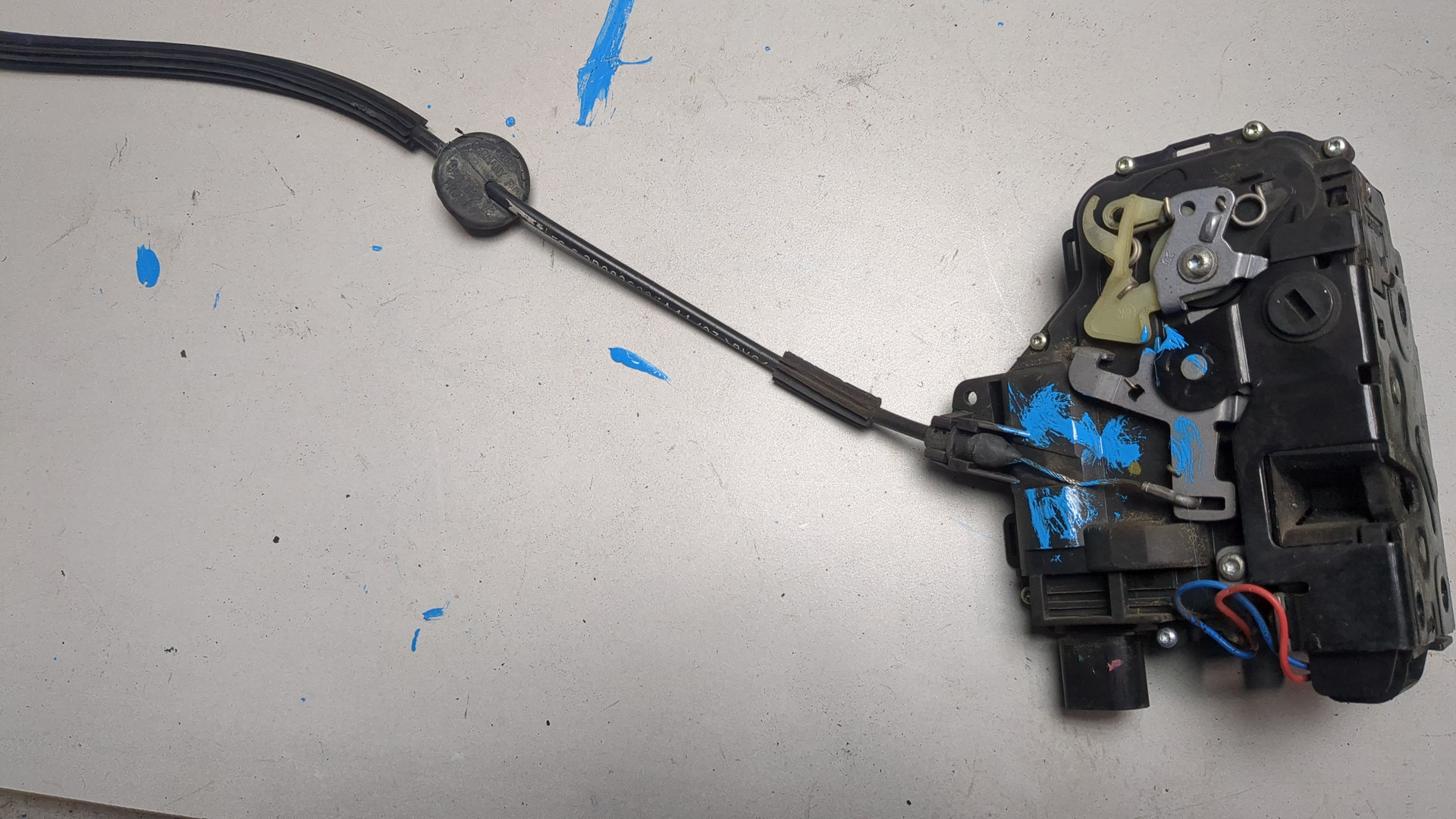 Замок двери задней правой