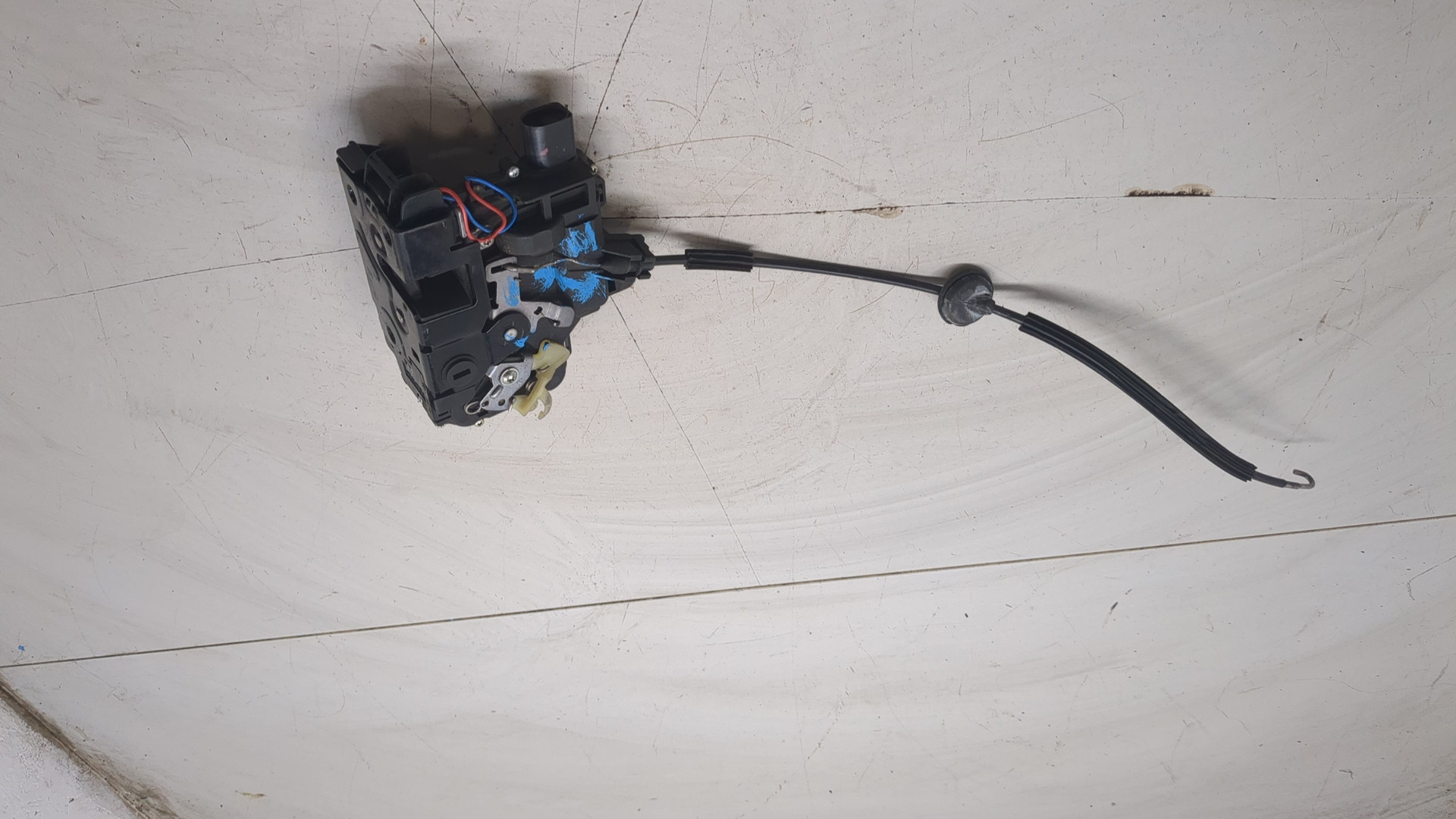 Замок двери задней правой