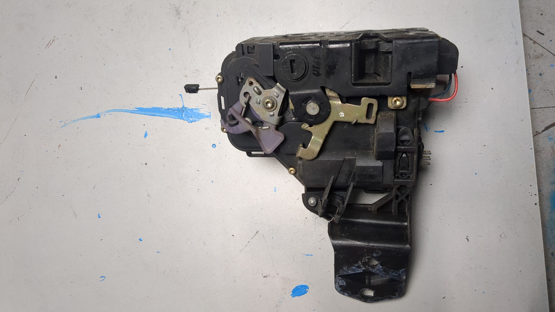 Замок двери задней правой