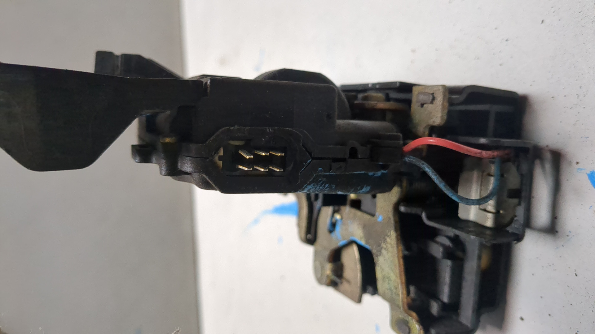 Замок двери задней правой