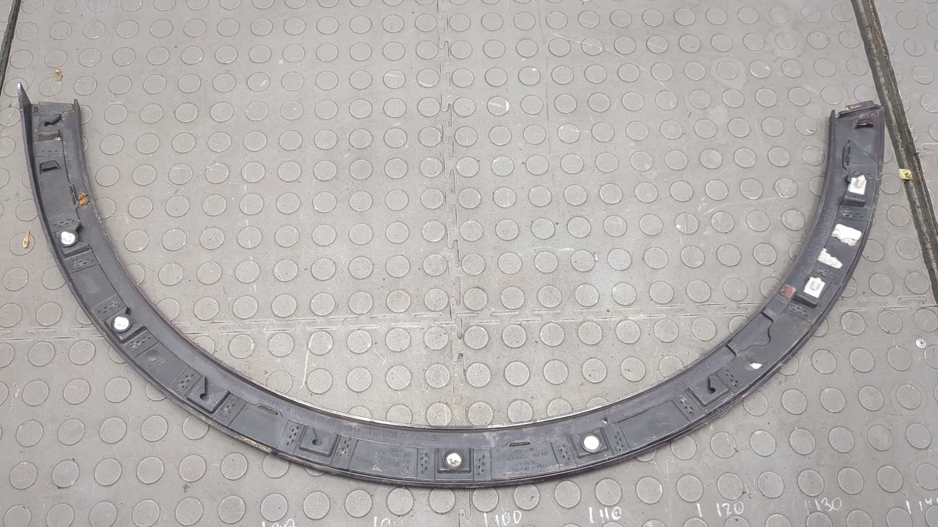 Накладка заднего крыла левого