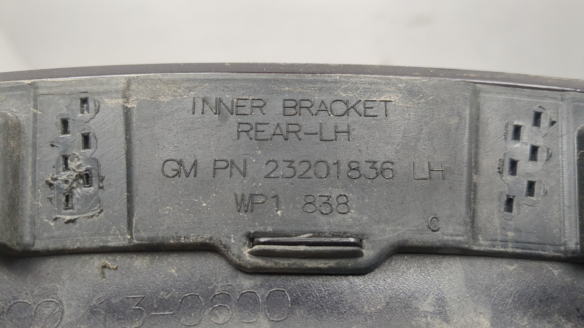 Накладка заднего крыла левого