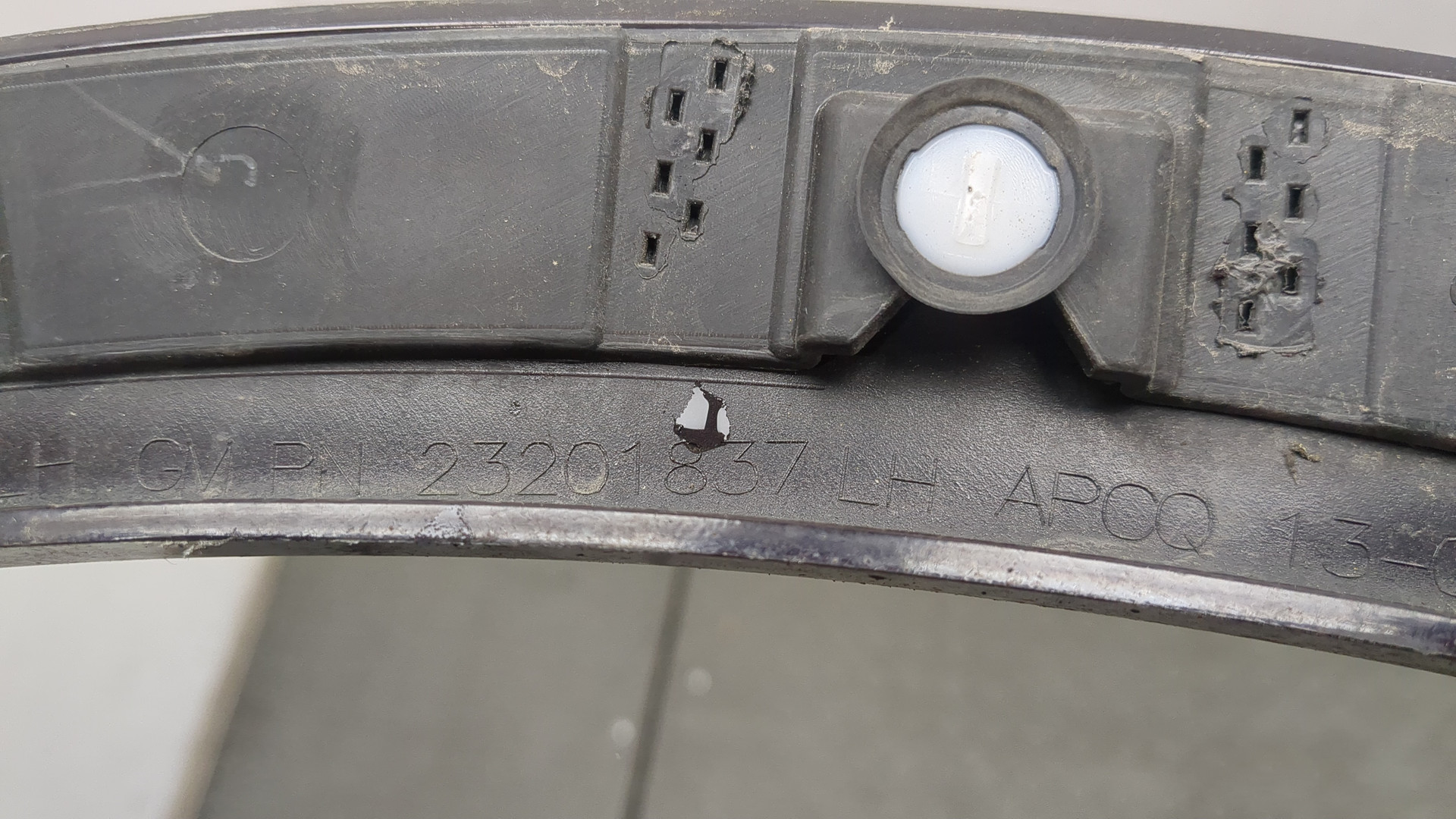 Накладка заднего крыла левого