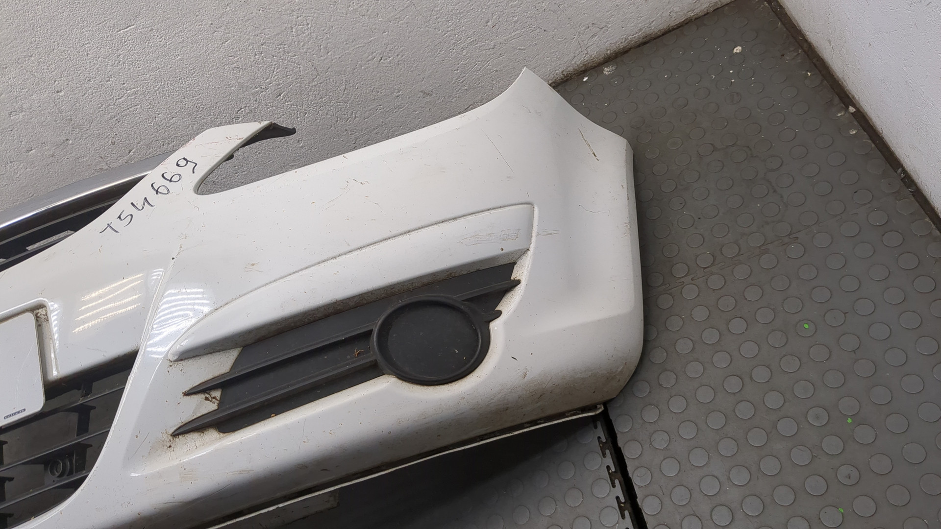 Бампер передний