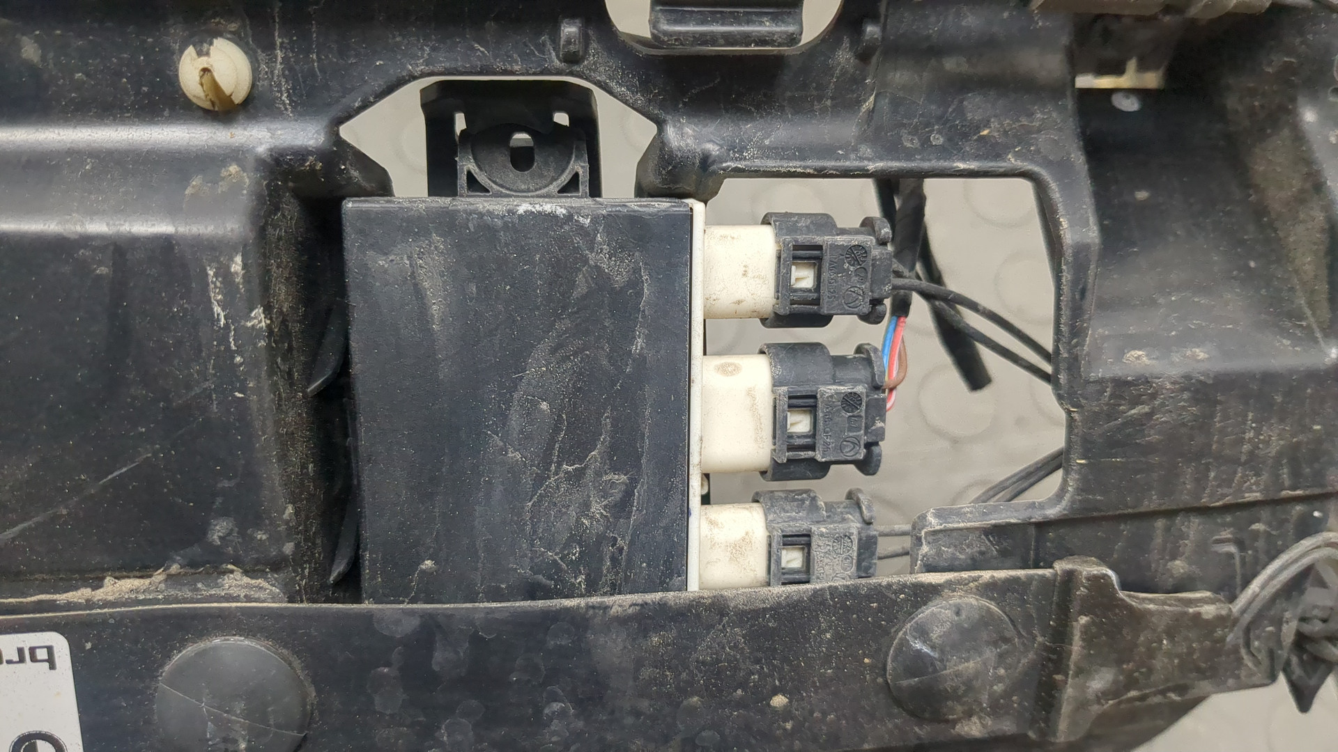 Кронштейн заднего бампера