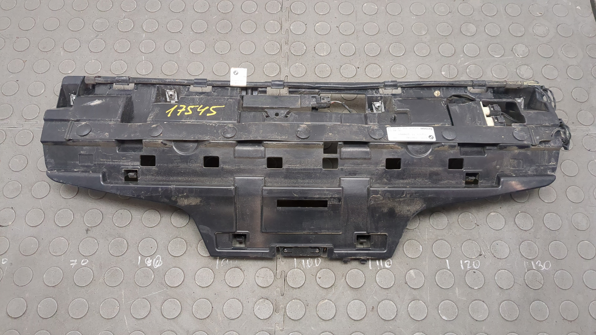 Кронштейн заднего бампера