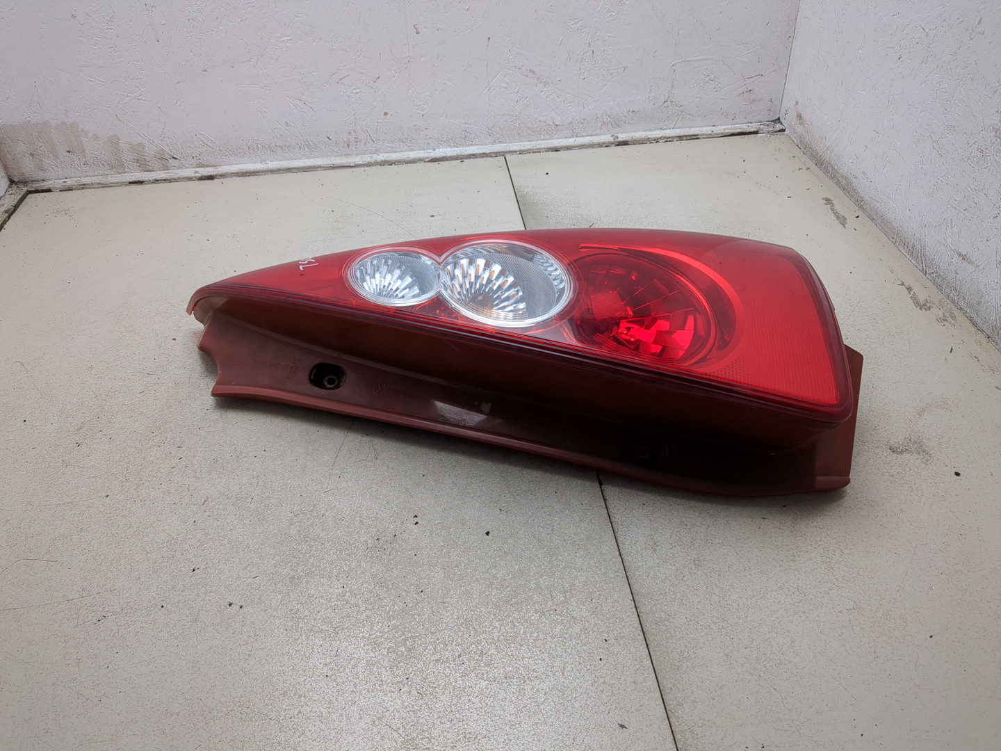 Фонарь задний правый