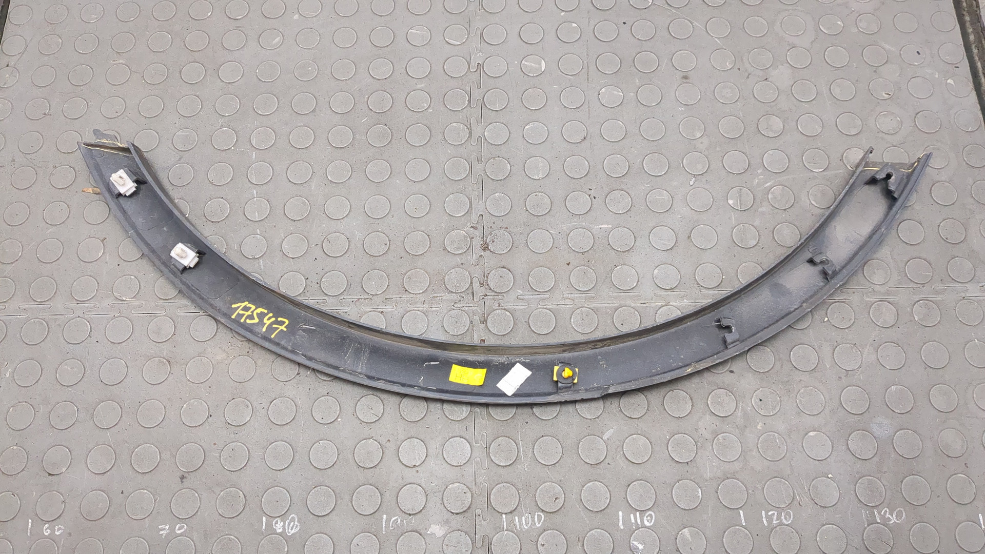 Молдинг заднего крыла правого