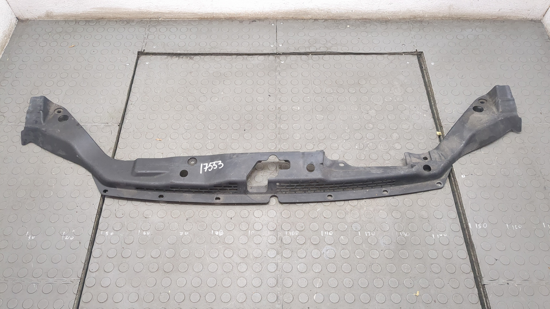 Кожух замка капота