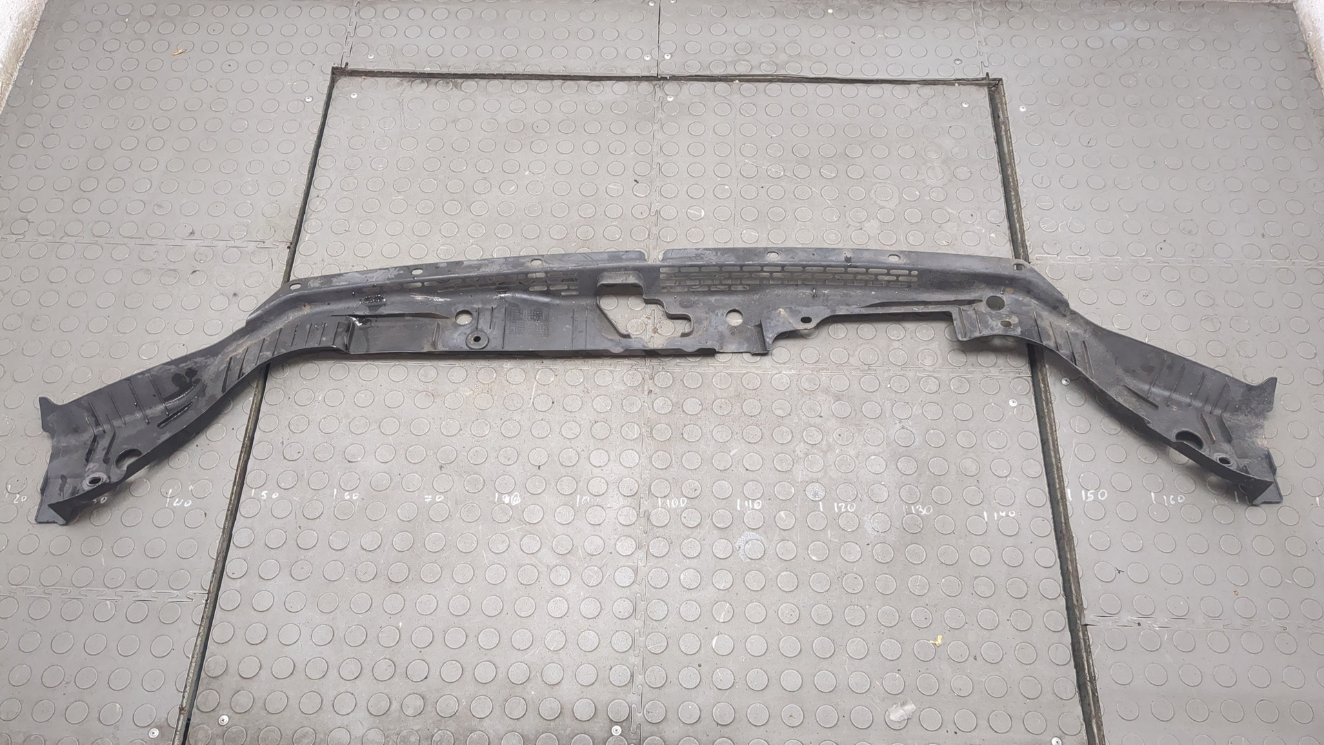 Кожух замка капота