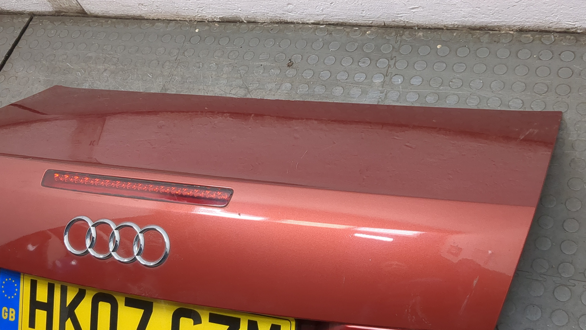 Дверь багажника