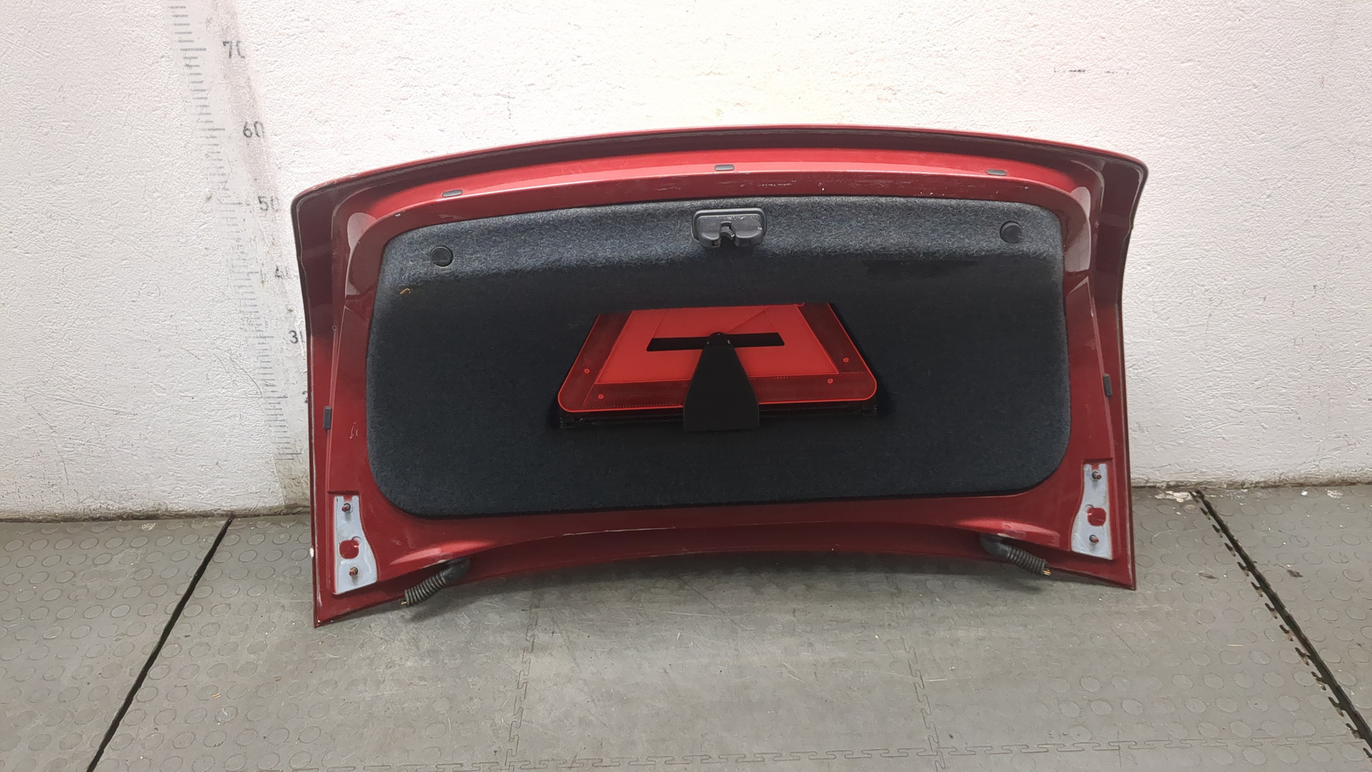 Дверь багажника