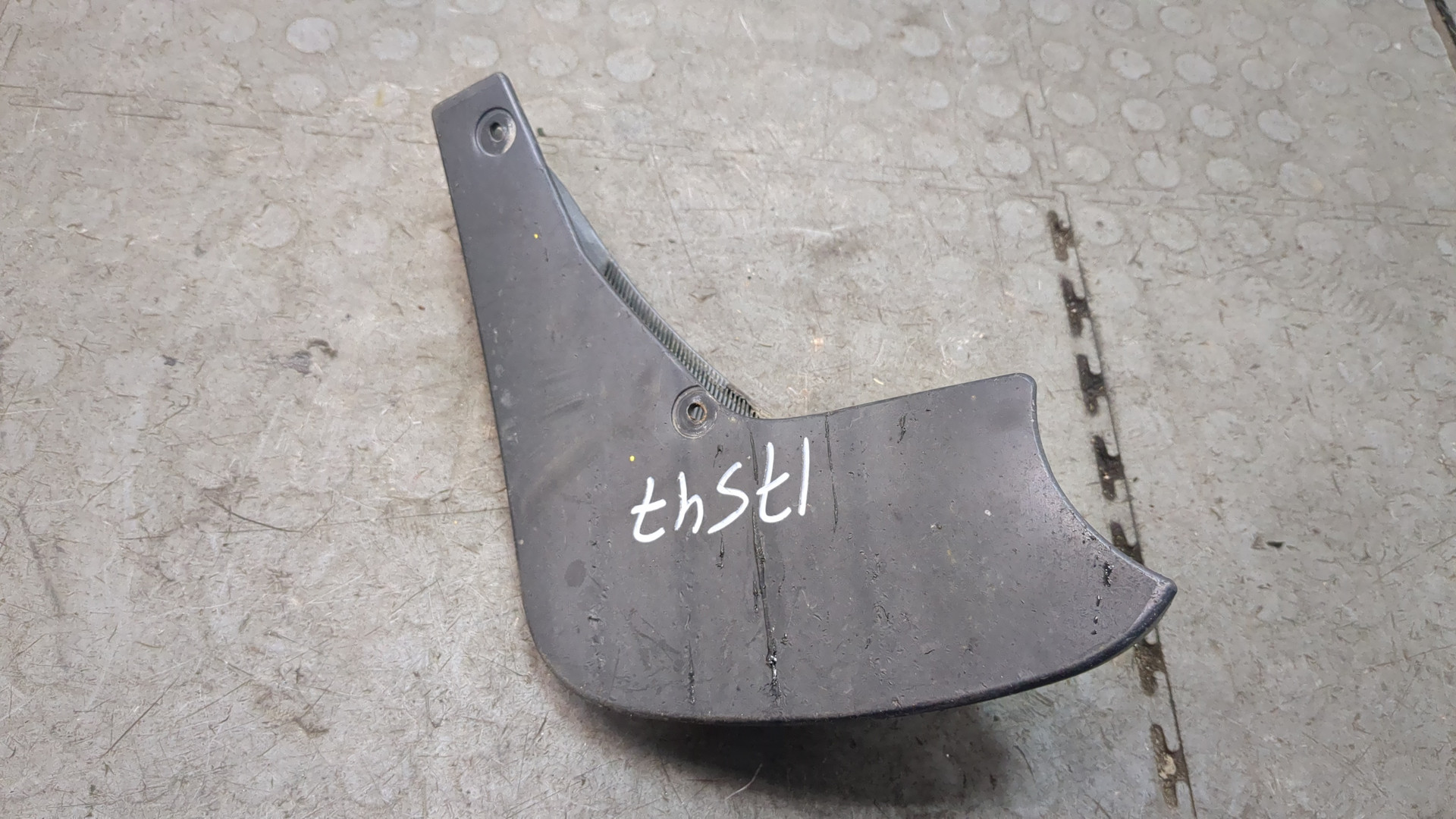 Брызговик задний правый