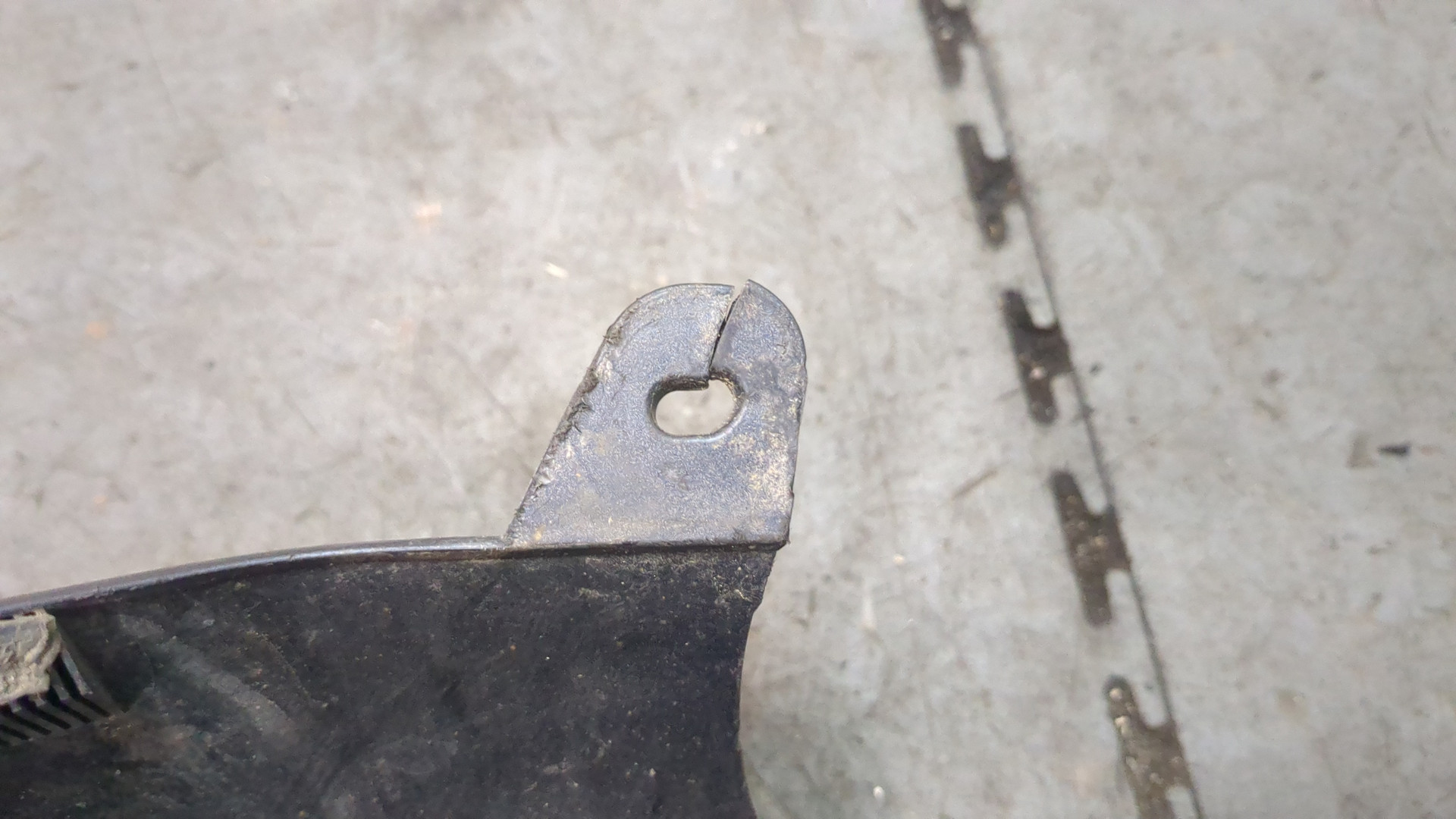 Брызговик задний правый