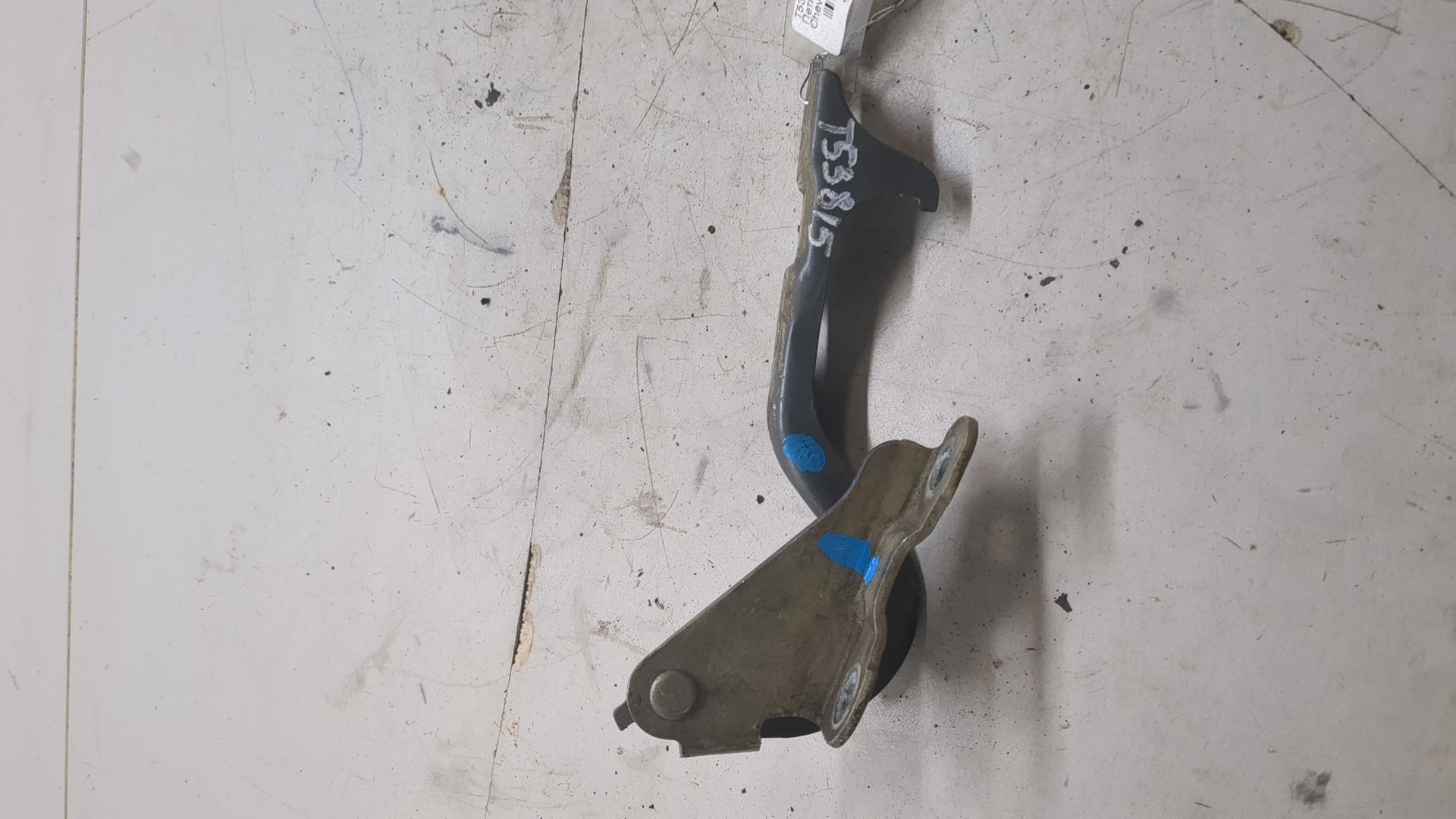 Петля капота правая